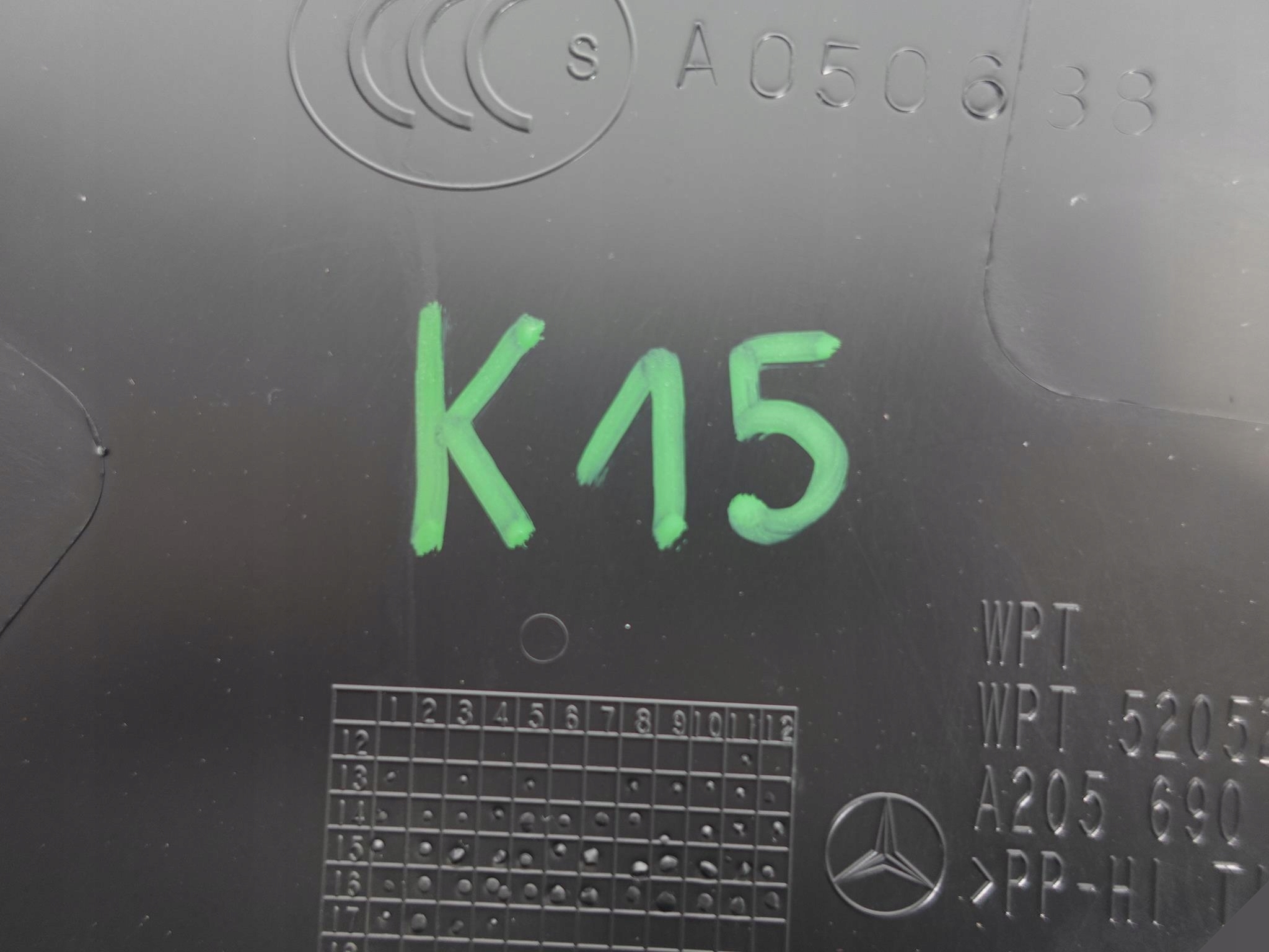 MERCEDES C-KLASA W205 OSŁONA SŁUPKA LEWA TYŁ MERCEDES C-KLASA W205 OSŁONA SŁUPKA LEWA TYŁ - obrazek 4