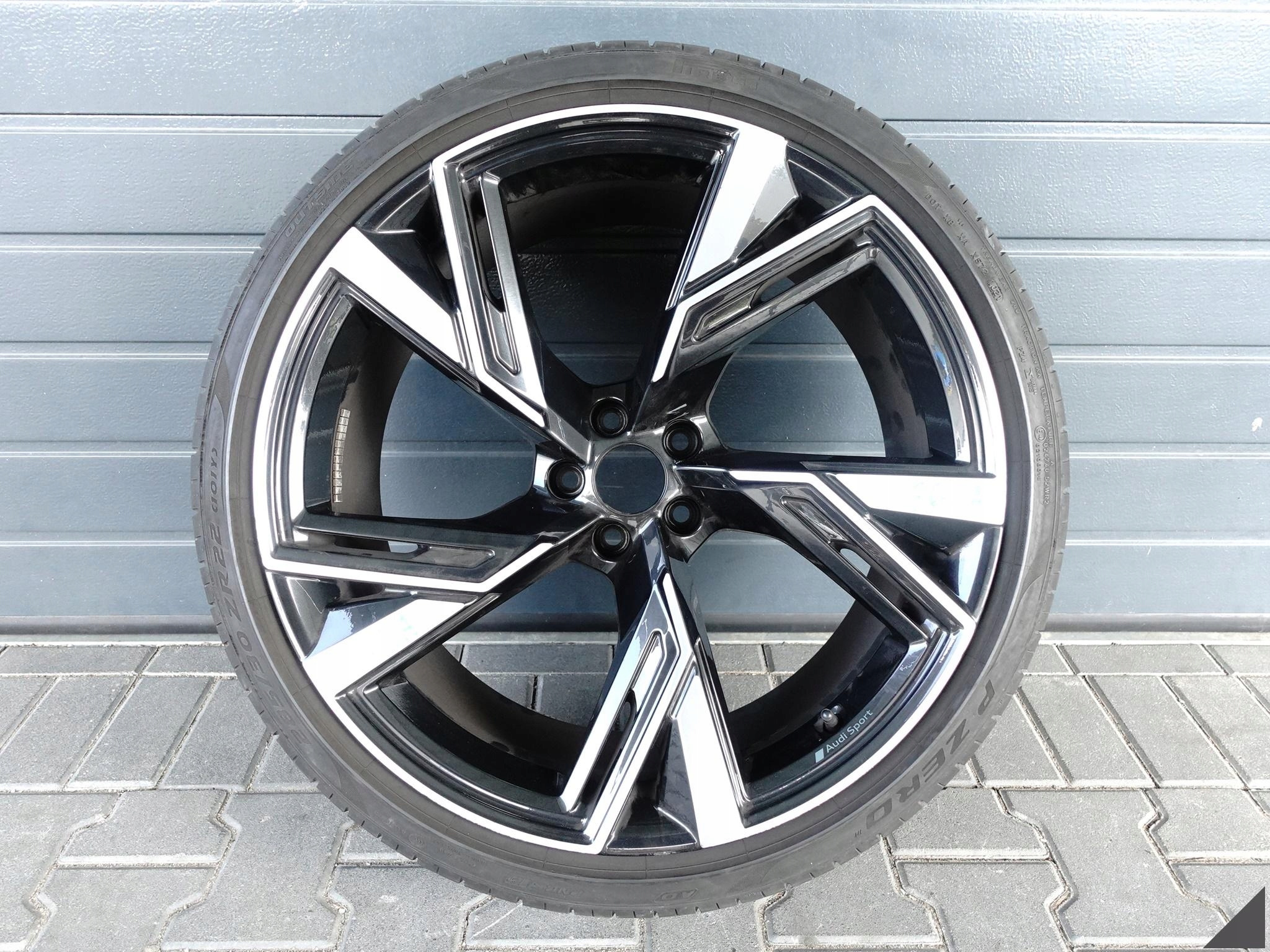 AUDI RS6 4K0 RS7 4K8 C8 FELGA + OPONA 10,5×22 ET19 PIRELLI 285/30 2021 ROK AUDI RS6 4K0 RS7 4K8 C8 FELGA + OPONA 10,5x22 ET19 PIRELLI 285/30 2021 ROK