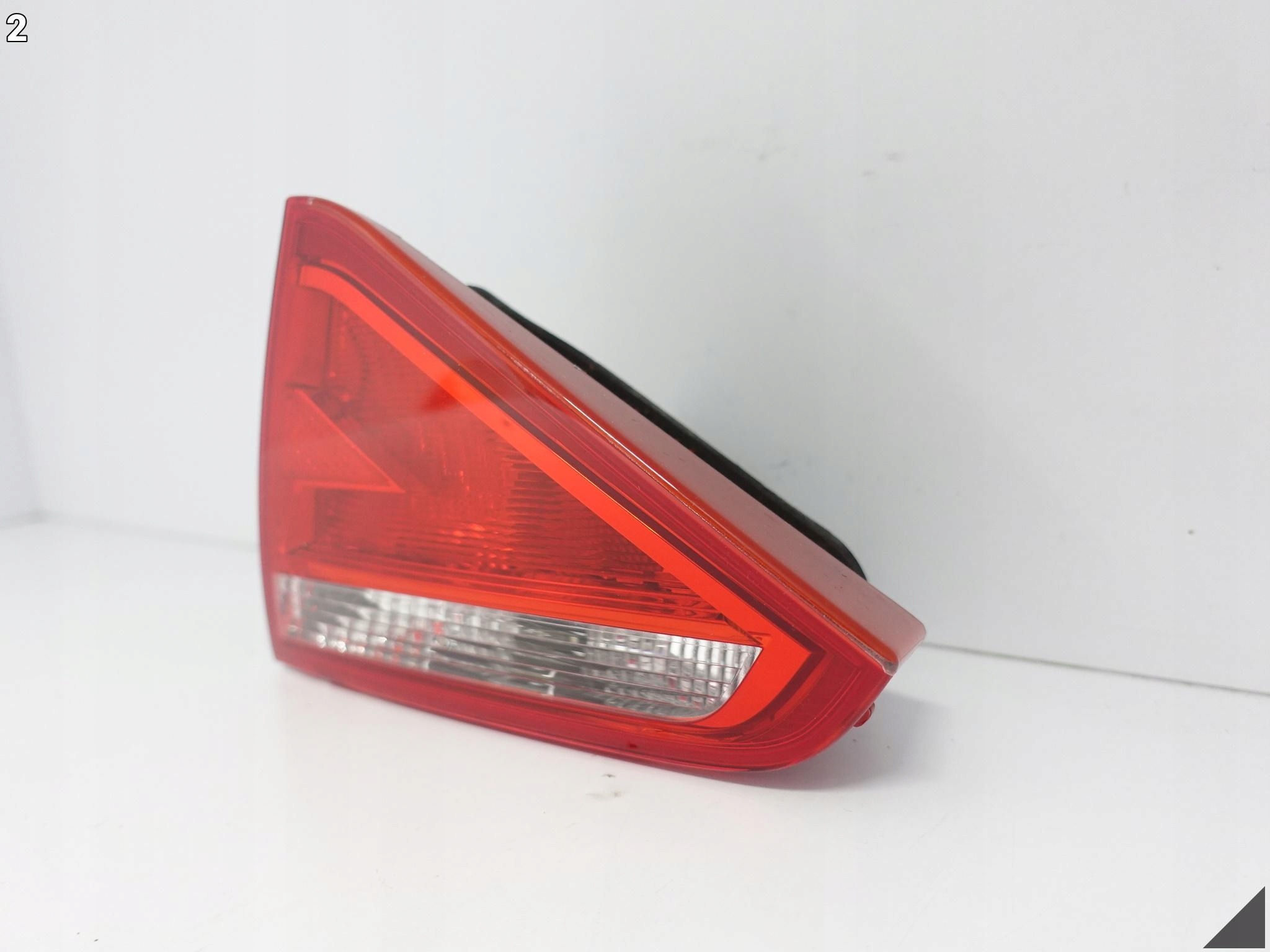AUDI A5 S5 RS5 8T0 07-11 LAMPA W KLAPE BAGAŻNIKA PRAWA TYŁ ZWYKŁA 8T0945094 AUDI A5 S5 RS5 8T0 07-11 LAMPA W KLAPE BAGAŻNIKA PRAWA TYŁ ZWYKŁA 8T0945094 - obrazek 3