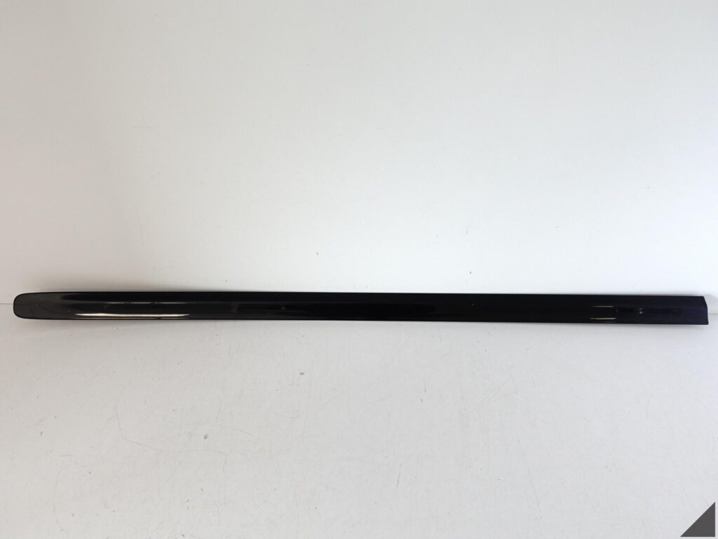 VOLVO C70 II LIFT 05-13 LISTWA NAKŁADKA NA DRZWI OZDOBNA PRAWA PRZÓD