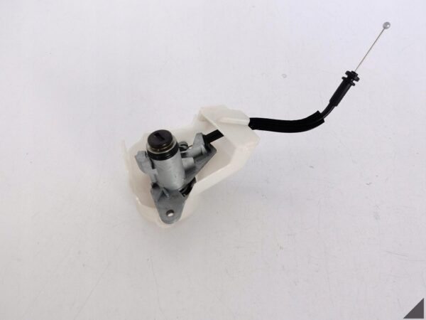 AUDI A8 4H0 D4 LIFT 13-17 WKŁAD ZAMKA KLAPY BAGAŻNIKA OSŁONA 8F0827573A