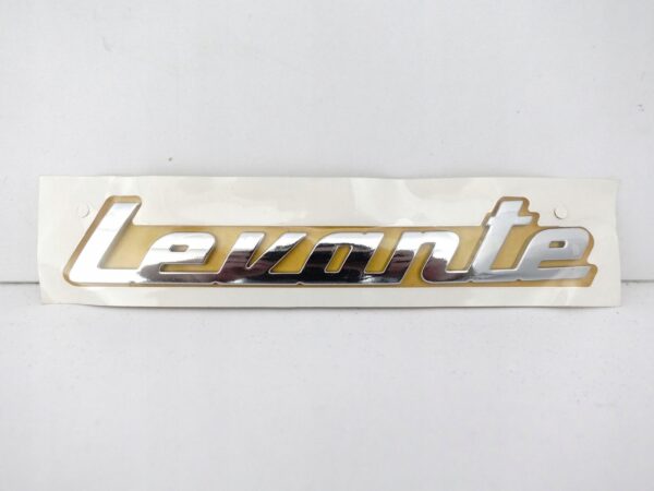 MASERATI LEVANTE EMBLEMAT LOGO NAPIS ZNACZEK CHROM NOWY