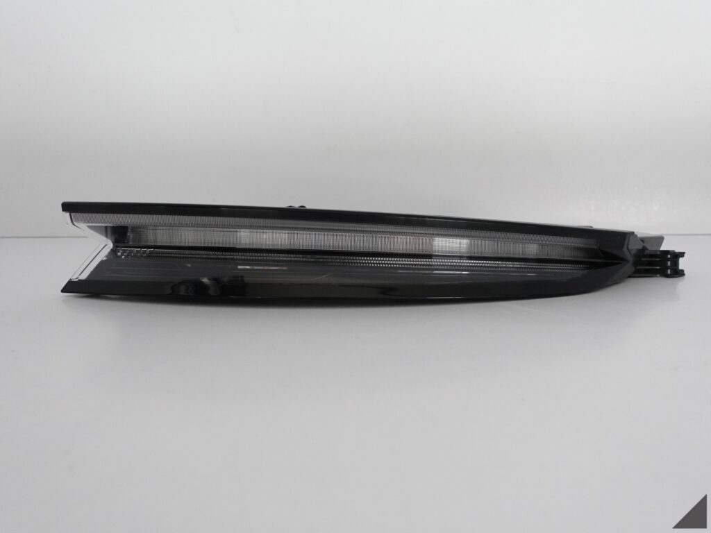 PORSCHE TAYCAN 9J1 BASIS LAMPA PRAWA TYŁ EUROPA PORSCHE TAYCAN 9J1 BASIS LAMPA PRAWA TYŁ EUROPA