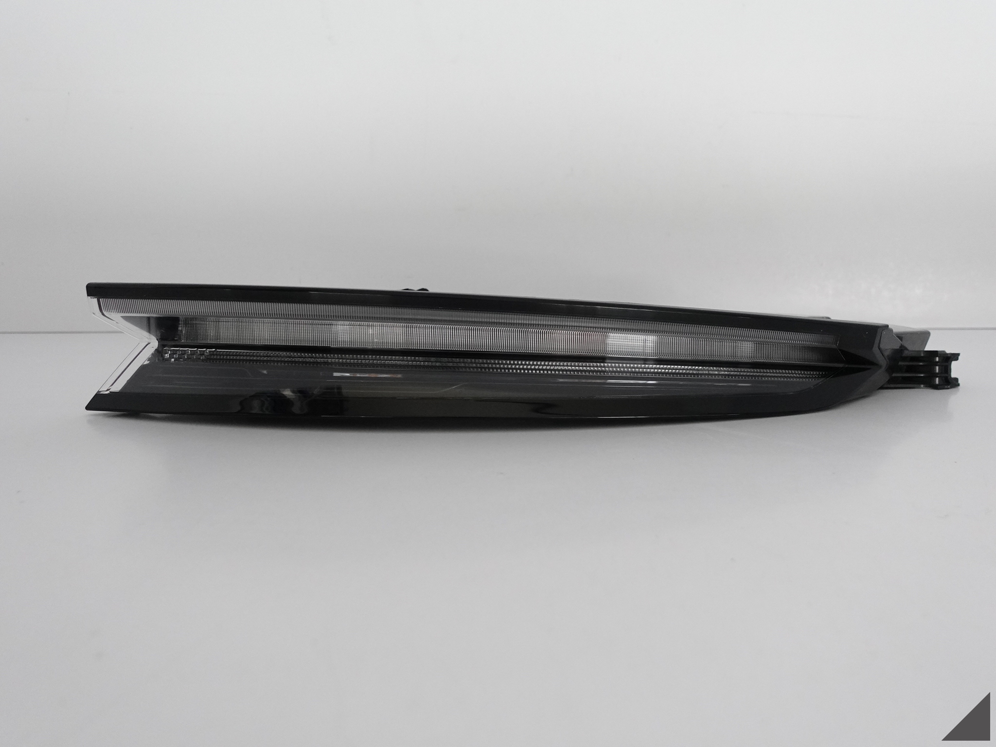 PORSCHE TAYCAN 9J1 BASIS LAMPA PRAWA TYŁ EUROPA PORSCHE TAYCAN 9J1 BASIS LAMPA PRAWA TYŁ EUROPA