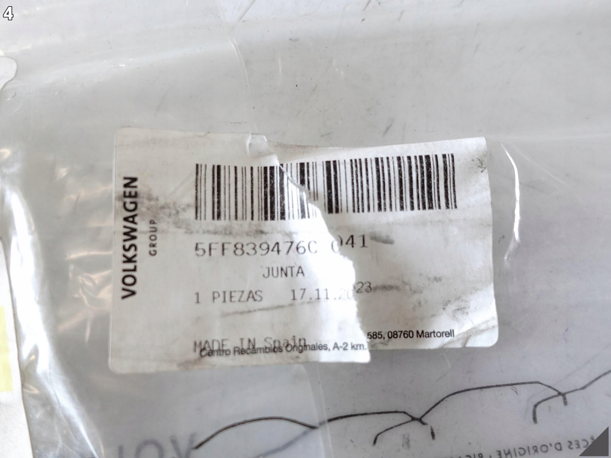 CUPRA FORMENTOR 5FF 21- LISTWA ZGARNIAJĄCA SZYBY DRZWI PRAWA TYŁ 5FF839476C CUPRA FORMENTOR 5FF 21- LISTWA ZGARNIAJĄCA SZYBY DRZWI PRAWA TYŁ 5FF839476C - obrazek 5
