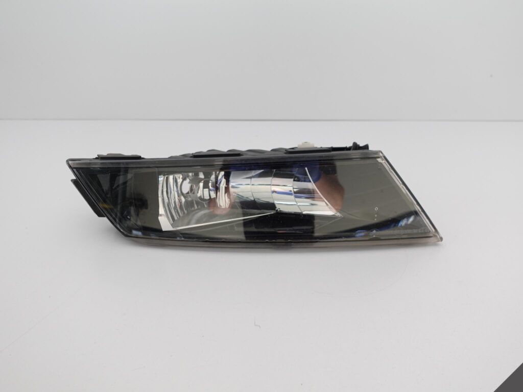 SKODA SUPERB III 3V0 15-19 HALOGEN LEWY 3V0941699 SKODA SUPERB III 3V0 15-19 HALOGEN LEWY 3V0941699