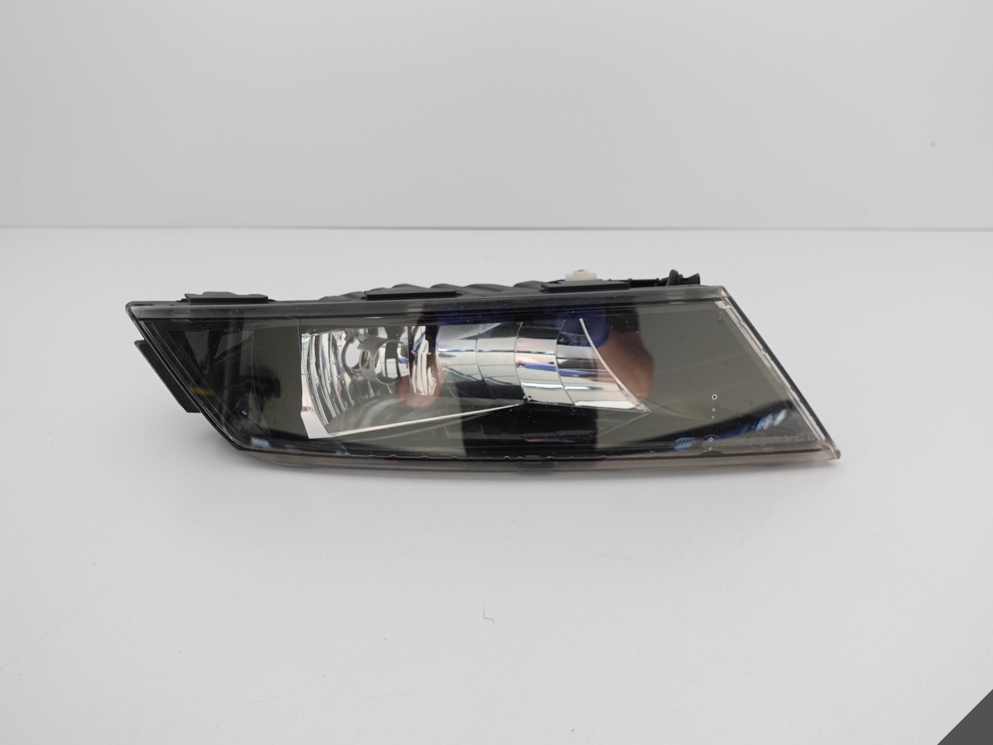 SKODA SUPERB III 3V0 15-19 HALOGEN LEWY 3V0941699 SKODA SUPERB III 3V0 15-19 HALOGEN LEWY 3V0941699