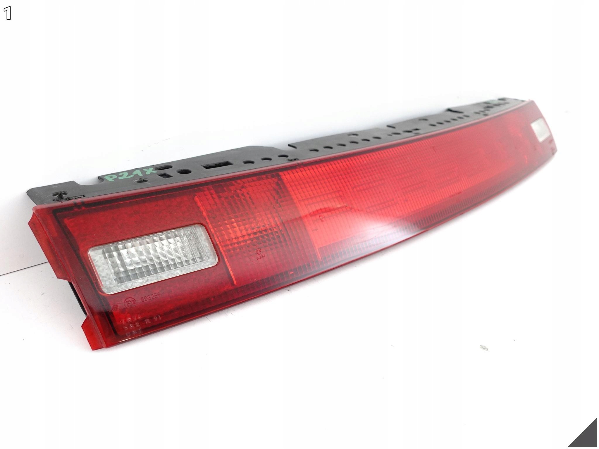 PORSCHE 911 993 1994-1998 ŚWIATŁO BLENDA LAMPA ŚRODKOWA TYŁ EUROPA PORSCHE 911 993 1994-1998 ŚWIATŁO BLENDA LAMPA ŚRODKOWA TYŁ EUROPA - obrazek 2