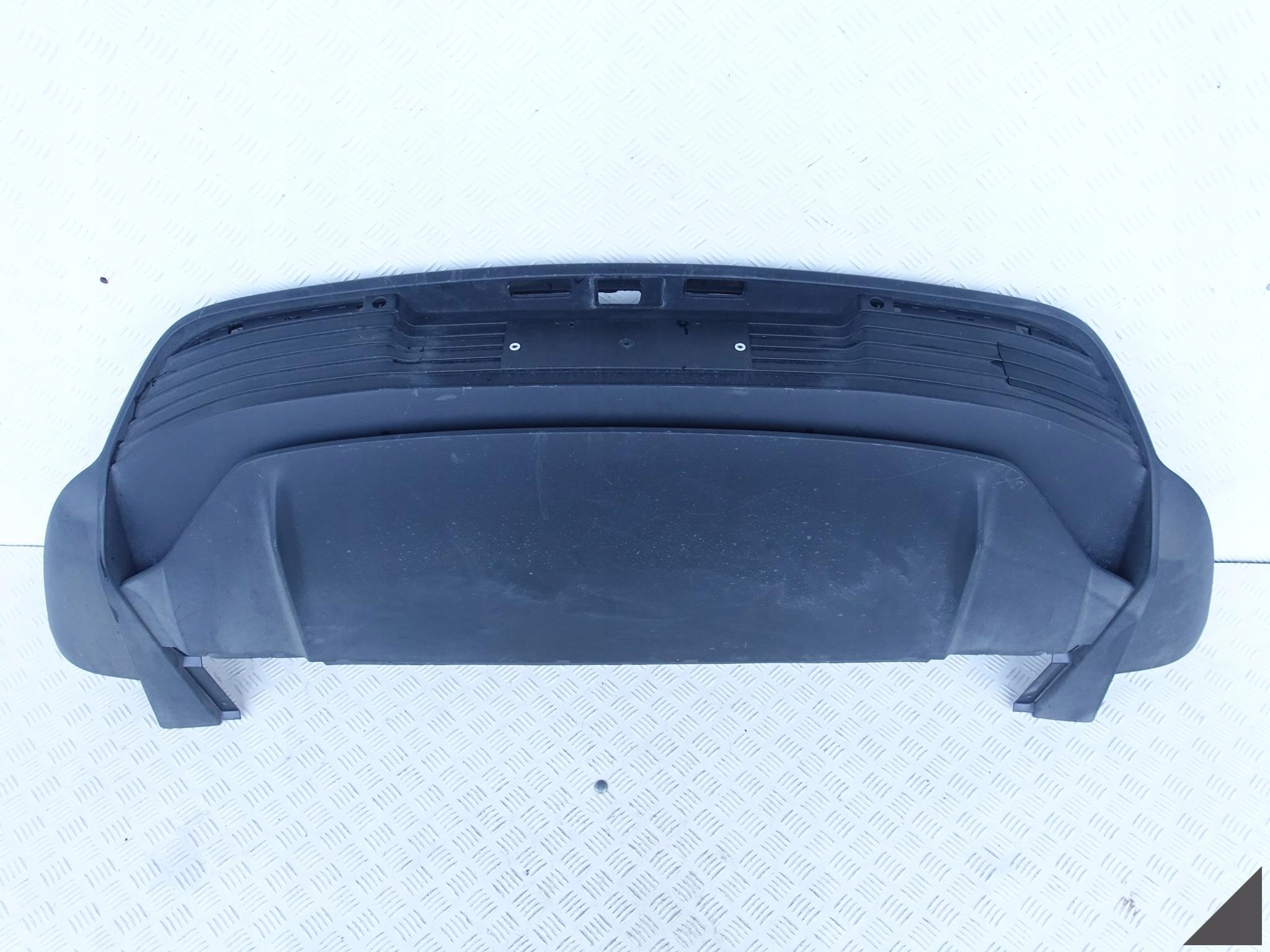 PORSCHE TAYCAN 9J1 ZDERZAK SPOILER DYFUZOR TYŁ PORSCHE TAYCAN 9J1 ZDERZAK SPOILER DYFUZOR TYŁ