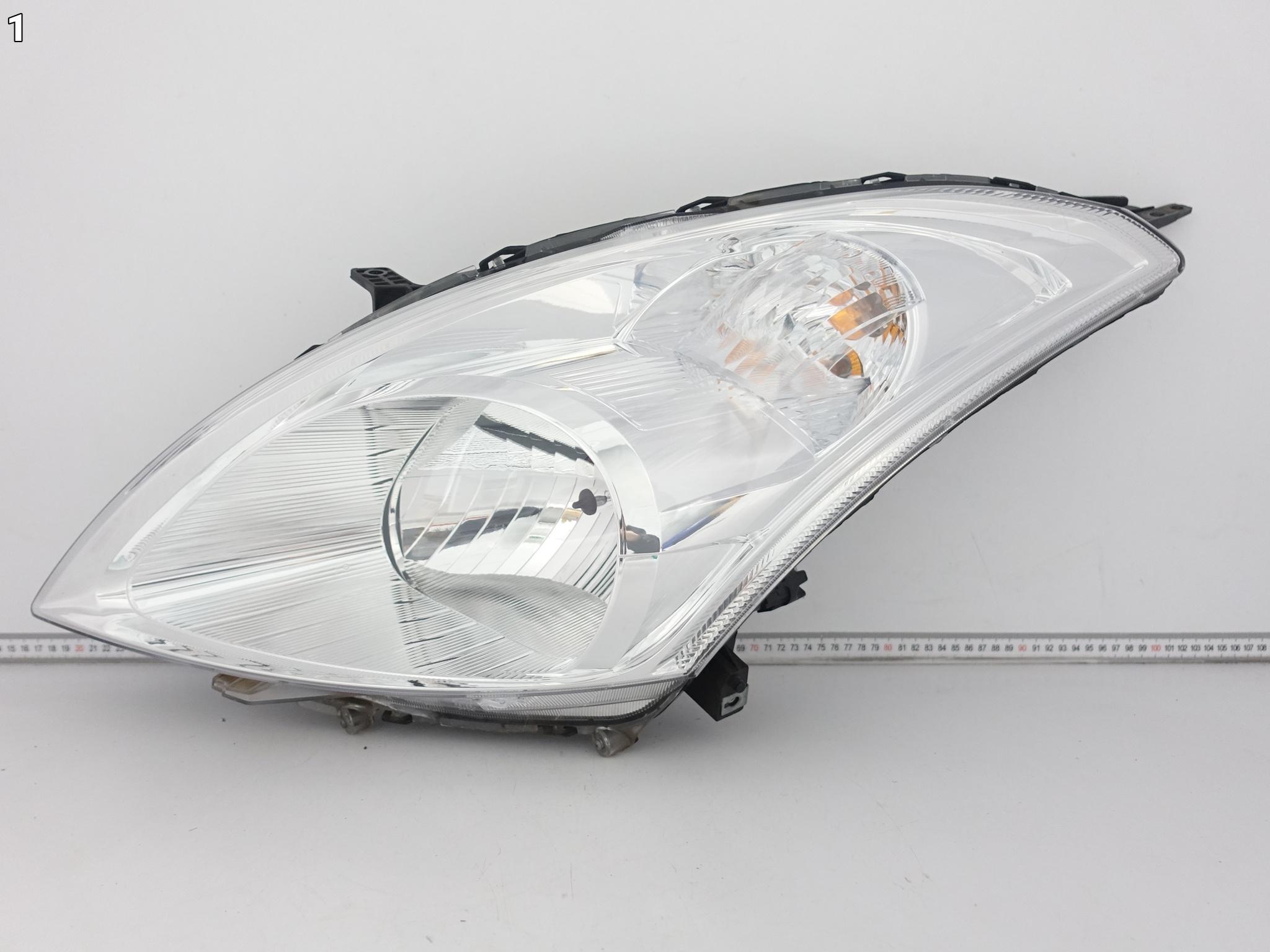SUZUKI SWIFT MK7 IV 4 10-17 LAMPA ZWYKŁA HALOGEN LEWA PRZÓD EUROPA B.ŁADNA SUZUKI SWIFT MK7 IV 4 10-17 LAMPA ZWYKŁA HALOGEN LEWA PRZÓD EUROPA B.ŁADNA - obrazek 2