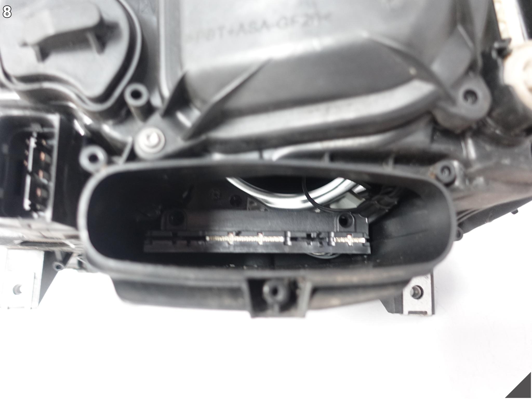 BMW 5 F10 F11 LIFT LCI 13-17 LAMPA XENON + LED NIESKRĘTNA PRAWA PRZÓD EU BMW 5 F10 F11 LIFT LCI 13-17 LAMPA XENON + LED NIESKRĘTNA PRAWA PRZÓD EU - obrazek 9