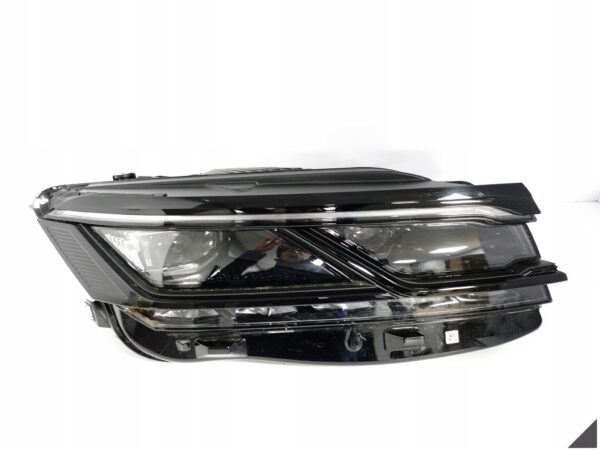VW TOUAREG III 760 761 CR7 18- LAMPA MATRIX FULL LED PRAWA PRZÓD 761941082A VW TOUAREG III 760 761 CR7 18- LAMPA MATRIX FULL LED PRAWA PRZÓD 761941082A