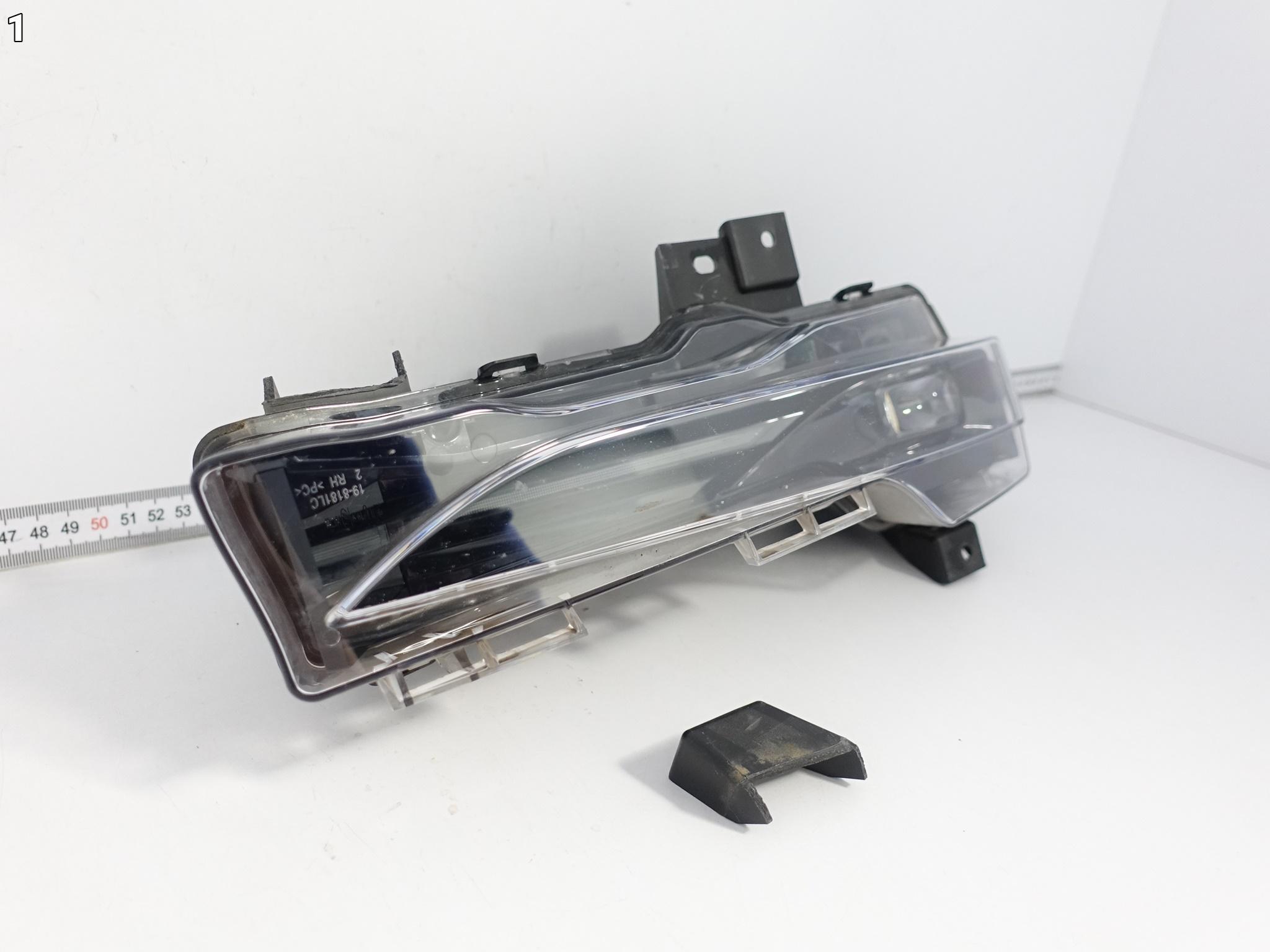 TESLA MODEL Y 3 LIFT 20- LAMPA HALOGEN LED DRL PRAWY W ZDERZAK TESLA MODEL Y 3 LIFT 20- LAMPA HALOGEN LED DRL PRAWY W ZDERZAK - obrazek 2