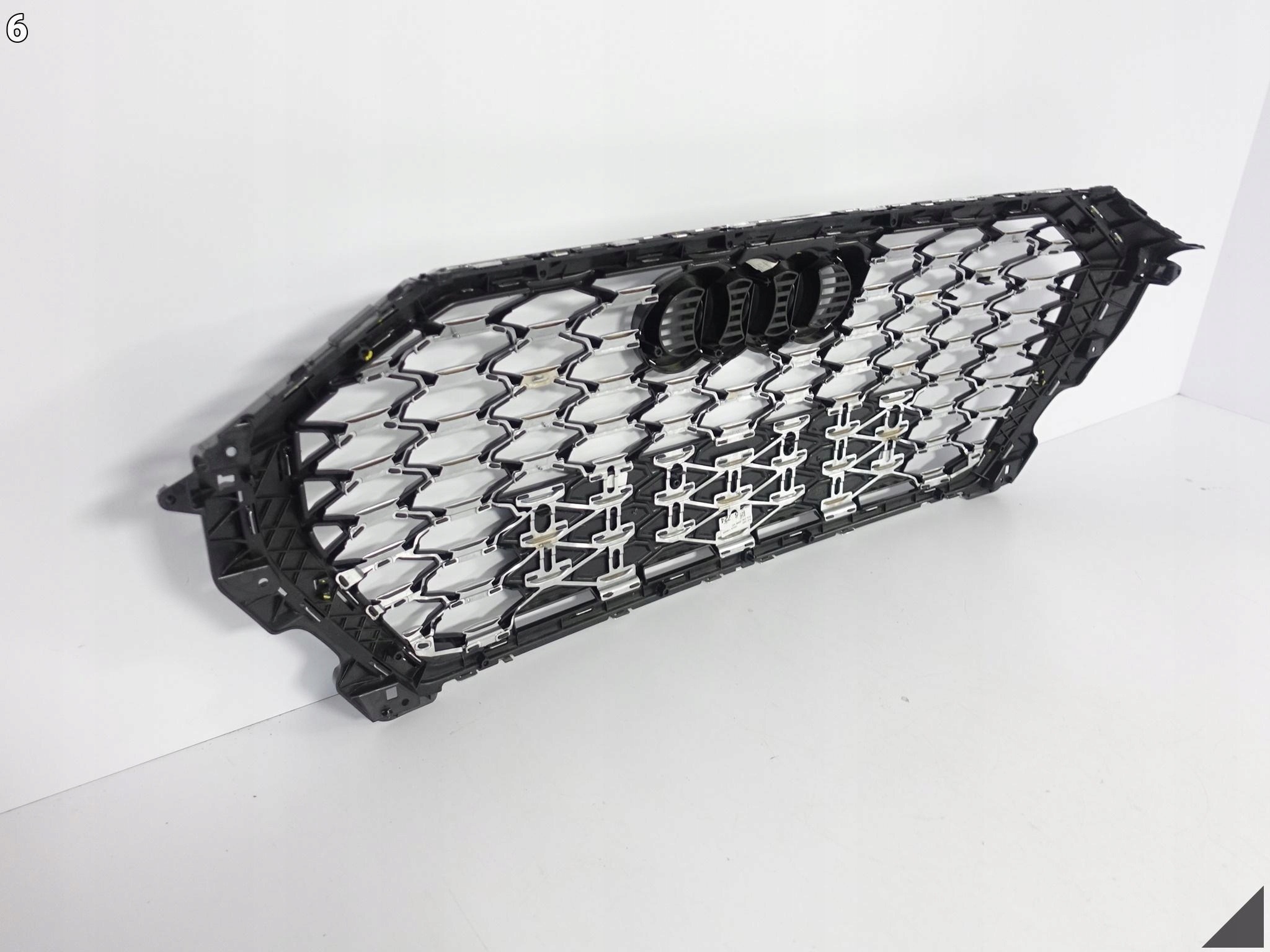 AUDI Q3 II F3 83F S-LINE 18- GRILL ATRAPA KRATKA W ZDERZAK AUDI Q3 II F3 83F S-LINE 18- GRILL ATRAPA KRATKA W ZDERZAK - obrazek 7