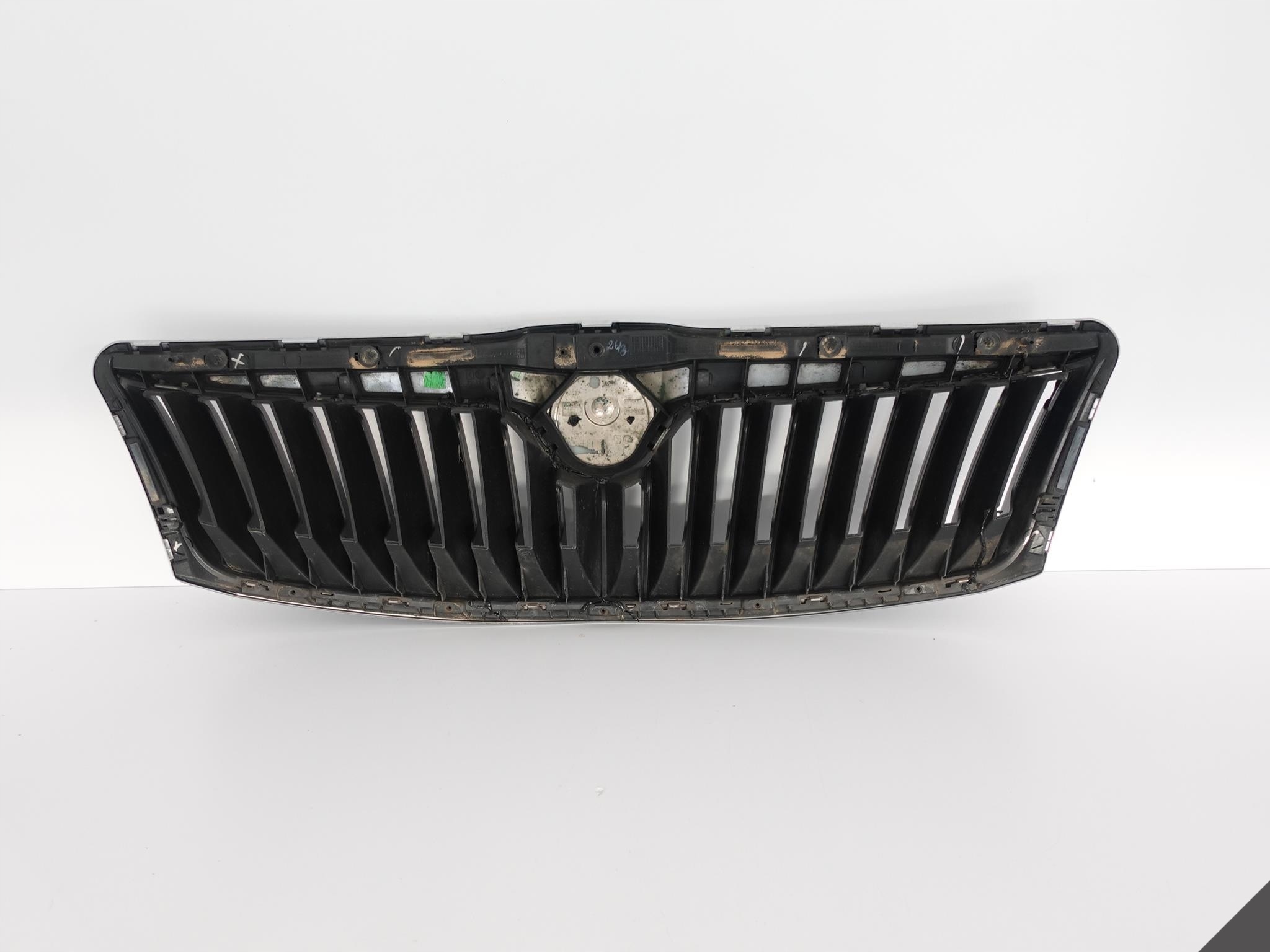 SKODA OCTAVIA 2 II 1Z LIFT 08-13 GRILL ATRAPA *USZKODZONY* SKODA OCTAVIA 2 II 1Z LIFT 08-13 GRILL ATRAPA *USZKODZONY* - obrazek 9