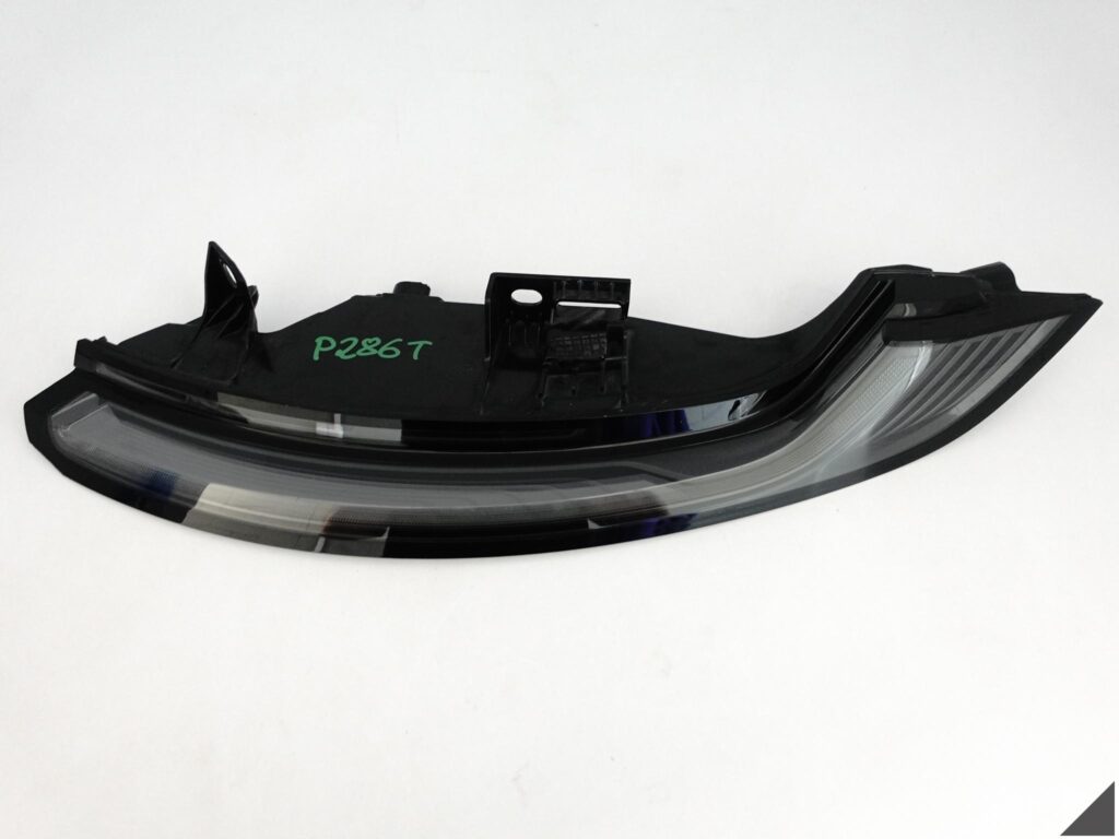 PORSCHE 911 992 19- BASE LAMPA LED W BŁOTNIK PRAWA TYŁ EUROPA 992945092E PORSCHE 911 992 19- BASE LAMPA LED W BŁOTNIK PRAWA TYŁ EUROPA 992945092E