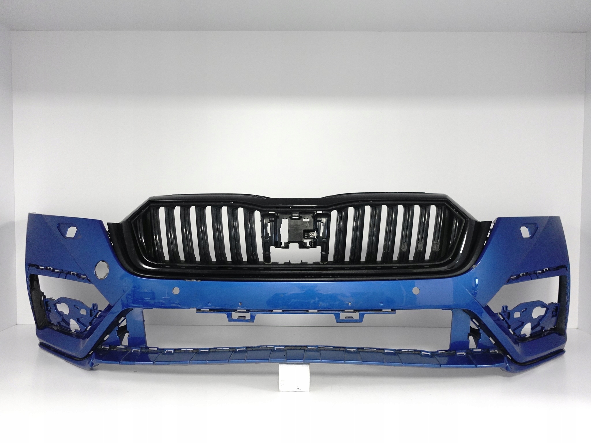 SKODA OCTAVIA IV 4 RS VRS 5E3 20- ZDERZAK GRILL PRZÓD *SPRYSK/PDC* SKODA OCTAVIA IV 4 RS VRS 5E3 20- ZDERZAK GRILL PRZÓD *SPRYSK/PDC*