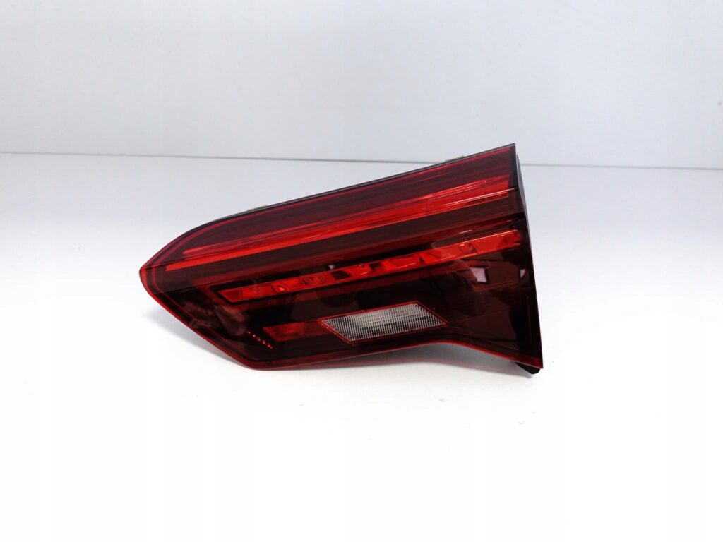 VW T-ROC 2GA 17-21 LAMPA LED PRAWA TYŁ W KLAPĘ EU VW T-ROC 2GA 17-21 LAMPA LED PRAWA TYŁ W KLAPĘ EU