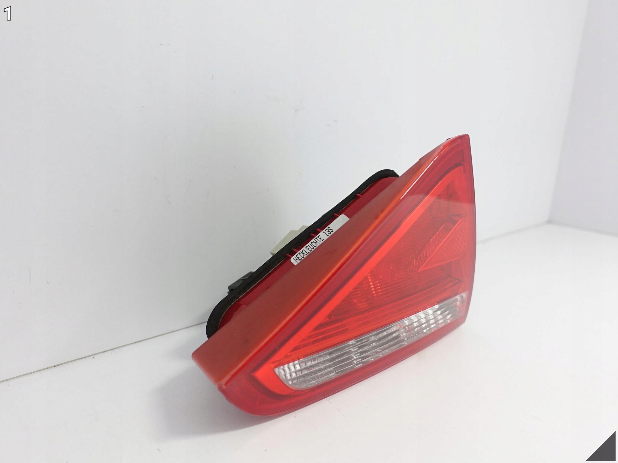 AUDI A5 S5 RS5 8T0 07-11 LAMPA W KLAPE BAGAŻNIKA LEWA TYŁ ZWYKŁA 8T0945093 AUDI A5 S5 RS5 8T0 07-11 LAMPA W KLAPE BAGAŻNIKA LEWA TYŁ ZWYKŁA 8T0945093 - obrazek 2
