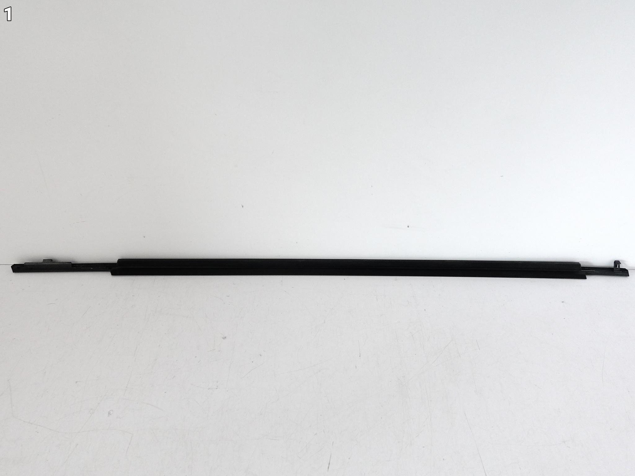 TOYOTA PRIUS III XW30 09-15 LIFT LISTWA ZGARNIAJĄCA SZYBY DRZWI LEWA PRZÓD TOYOTA PRIUS III XW30 09-15 LIFT LISTWA ZGARNIAJĄCA SZYBY DRZWI LEWA PRZÓD - obrazek 2