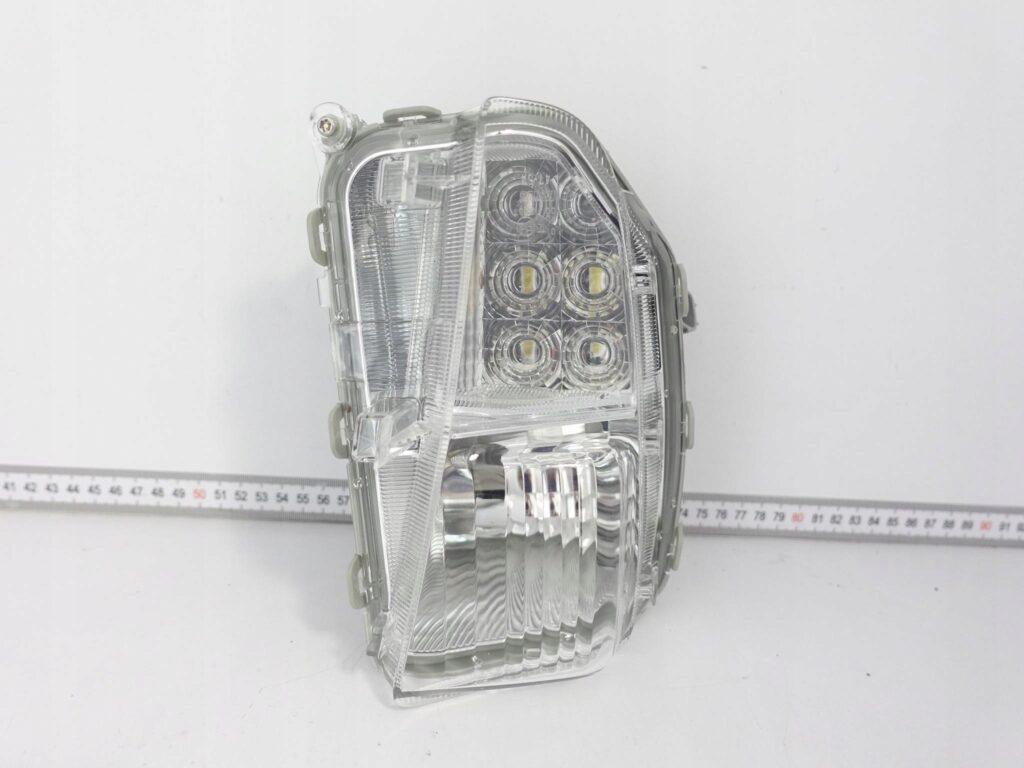 TOYOTA PRIUS III XW30 HYBRID 11-15 LIFT LAMPA HALOGEN LED DRL PRAWA EU NOWA TOYOTA PRIUS III XW30 HYBRID 11-15 LIFT LAMPA HALOGEN LED DRL PRAWA EU NOWA