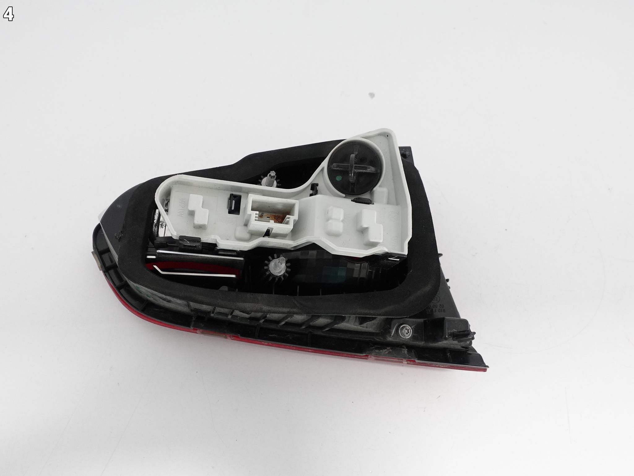 VW GOLF VII 7 5G0 12-16 LAMPA PRAWA TYŁ W KLAPĘ EU VW GOLF VII 7 5G0 12-16 LAMPA PRAWA TYŁ W KLAPĘ EU - obrazek 5