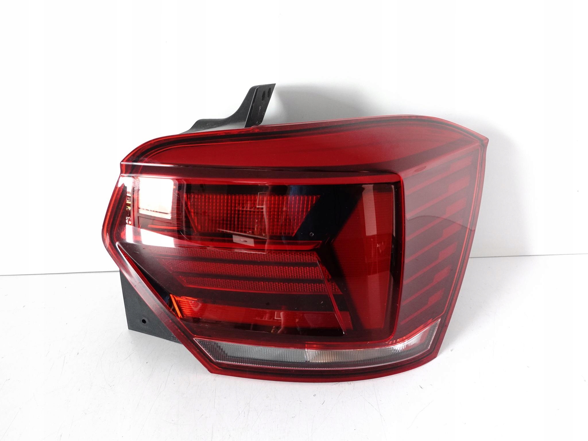 VW POLO VI 6 2G0 17-21 LED LAMPA PRAWA TYŁ EU VW POLO VI 6 2G0 17-21 LED LAMPA PRAWA TYŁ EU