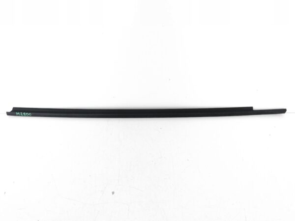 TOYOTA YARIS IV 4 19- LISTWA ZGARNIAJĄCA SZYBY DRZWI LEWA PRZÓD 68210-K0011 TOYOTA YARIS IV 4 19- LISTWA ZGARNIAJĄCA SZYBY DRZWI LEWA PRZÓD 68210-K0011