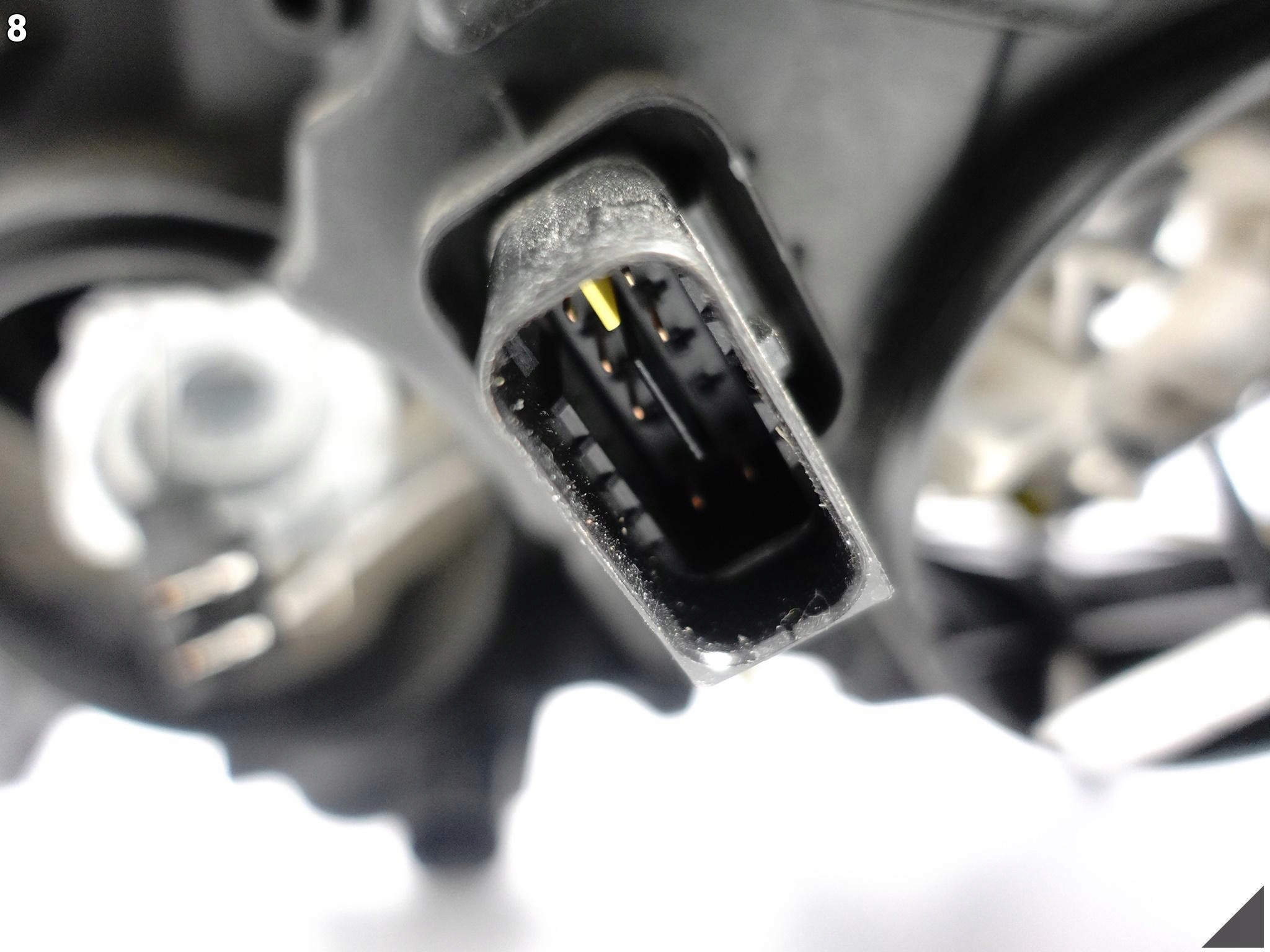 PEUGEOT 208 I 12-15 LAMPA ZWYKŁA+LED HALOGEN PRAWA PRZÓD EUROPA B.ŁADNA PEUGEOT 208 I 12-15 LAMPA ZWYKŁA+LED HALOGEN PRAWA PRZÓD EUROPA B.ŁADNA - obrazek 9