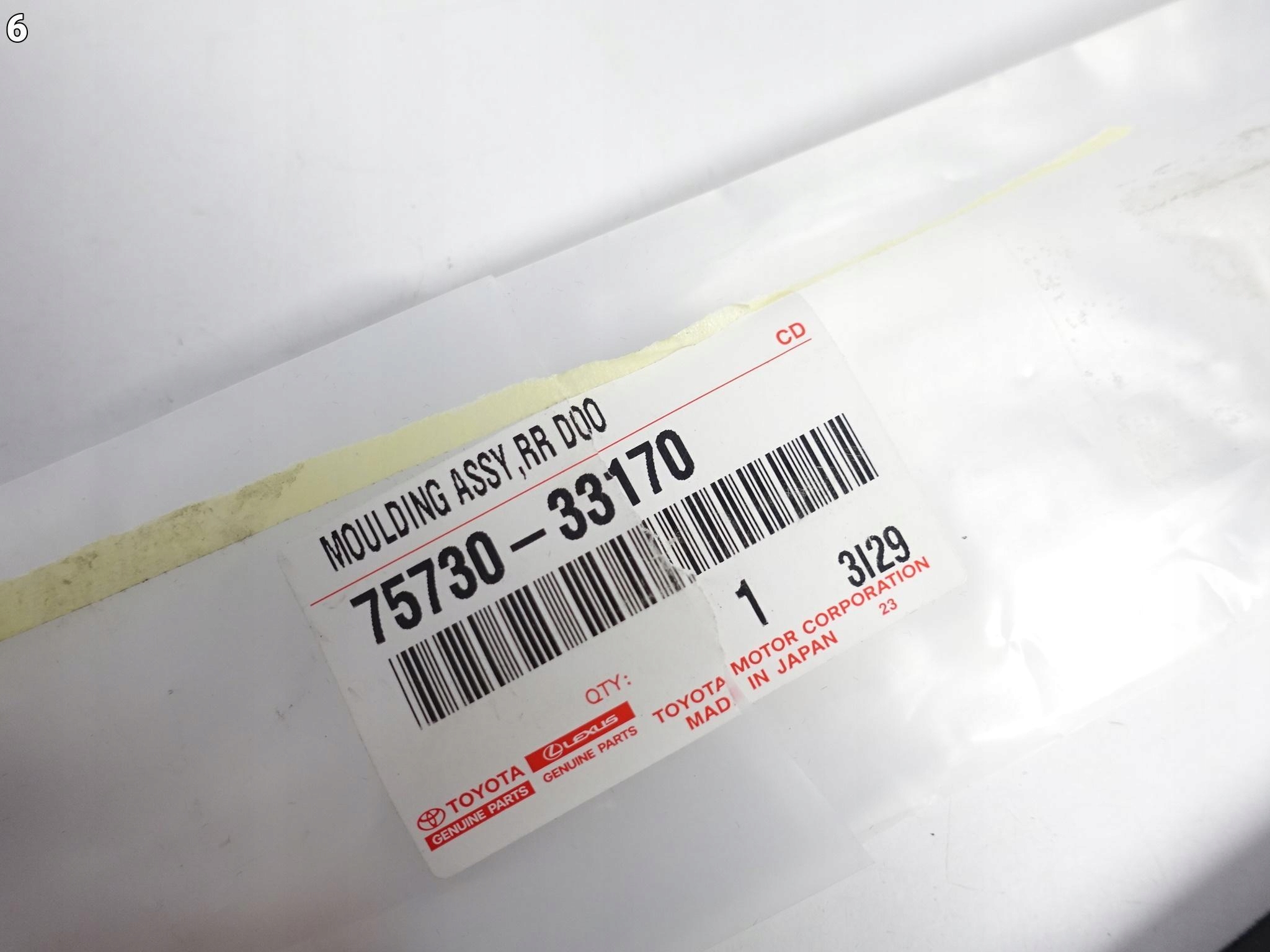 TOYOTA CAMRY VIII 8 LIFT 18- LISTWA ZGARNIAJĄCA SZYBY CHROM PRAWA TYŁ TOYOTA CAMRY VIII 8 LIFT 18- LISTWA ZGARNIAJĄCA SZYBY CHROM PRAWA TYŁ - obrazek 7