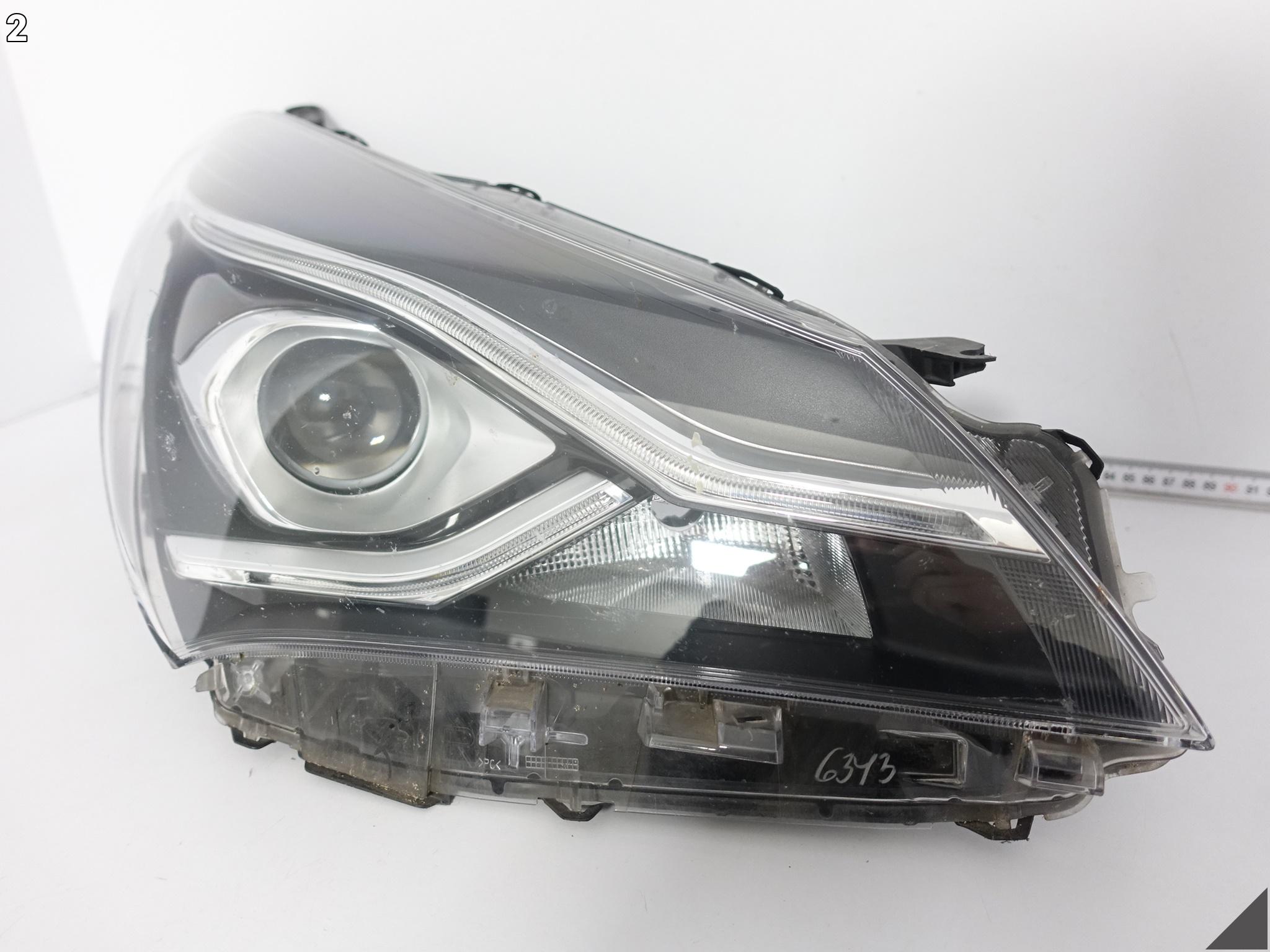 TOYOTA YARIS III 3 LIFT 17-19 LAMPA HALOGEN ZWYKŁA + LED PRAWA PRZÓD EUROPA TOYOTA YARIS III 3 LIFT 17-19 LAMPA HALOGEN ZWYKŁA + LED PRAWA PRZÓD EUROPA - obrazek 3