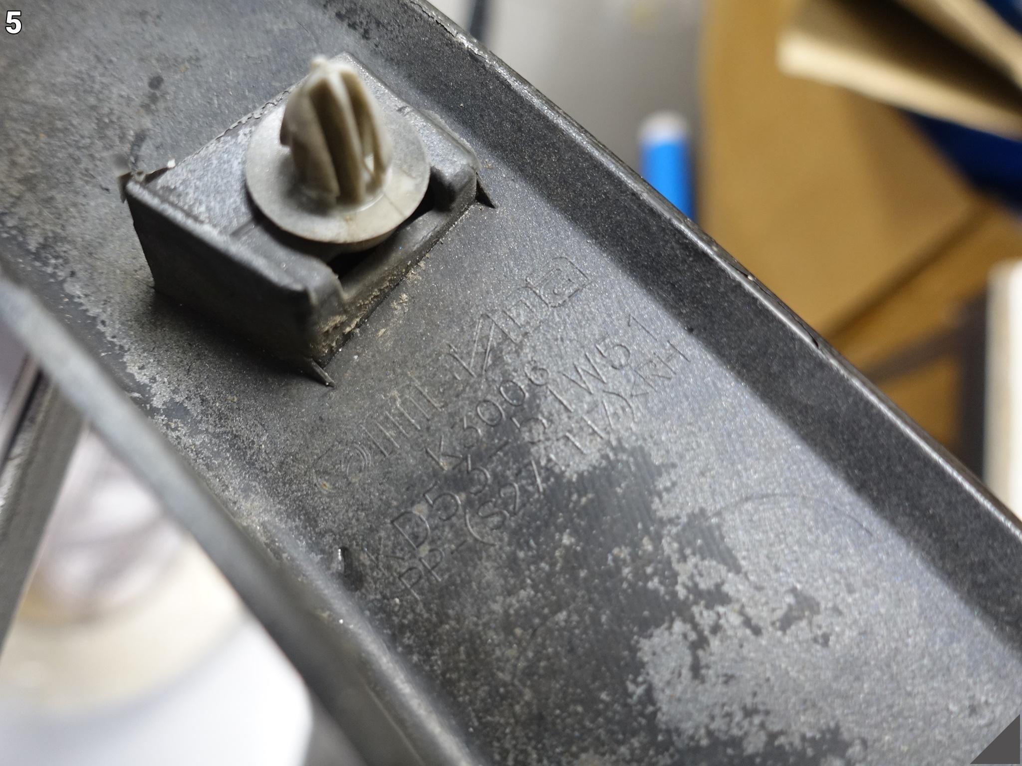 MAZDA CX-5 CX5 I 12-17 (PRZED/PO LIFT) LISTWA NAKŁADKA NA BŁOTNIK PRAWA TYŁ MAZDA CX-5 CX5 I 12-17 (PRZED/PO LIFT) LISTWA NAKŁADKA NA BŁOTNIK PRAWA TYŁ - obrazek 6