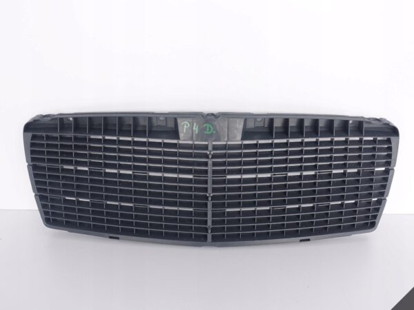 MERCEDES E-KLASA W210 ZDERZAK GRILL ATRAPA BŁADNY