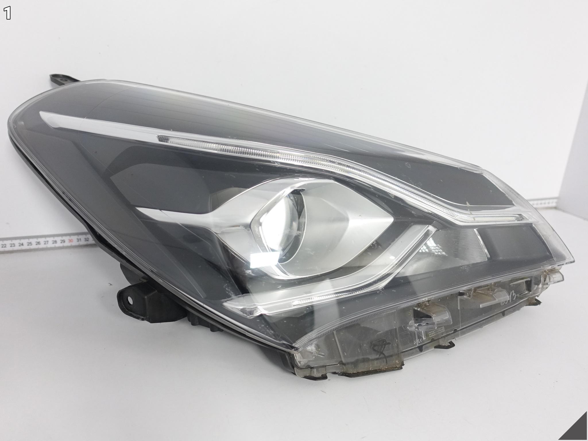 TOYOTA YARIS III 3 LIFT 17-19 LAMPA HALOGEN ZWYKŁA + LED PRAWA PRZÓD EUROPA TOYOTA YARIS III 3 LIFT 17-19 LAMPA HALOGEN ZWYKŁA + LED PRAWA PRZÓD EUROPA - obrazek 2