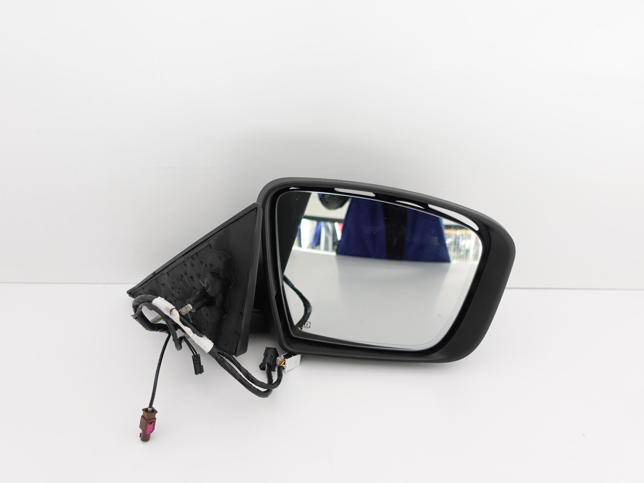 MASERATI LEVANTE LUSTERKO PRAWE 9+8PIN+KAMERA MASERATI LEVANTE LUSTERKO PRAWE 9+8PIN+KAMERA