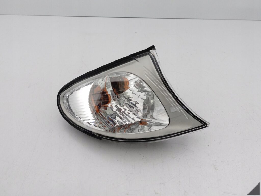 BMW 3 E46 LIFT LCI 01-05 LAMPA KIERUNKOWSKAZ MIGACZ PRAWY BIAŁY/TYTAN PRZÓD BMW 3 E46 LIFT LCI 01-05 LAMPA KIERUNKOWSKAZ MIGACZ PRAWY BIAŁY/TYTAN PRZÓD