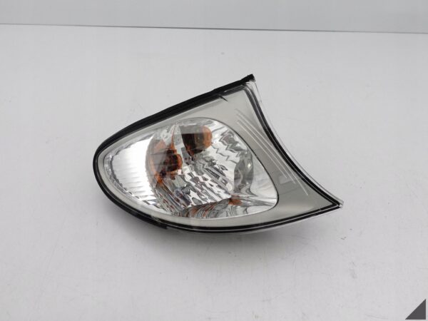 BMW 3 E46 LIFT LCI 01-05 LAMPA KIERUNKOWSKAZ MIGACZ PRAWY BIAŁY/TYTAN PRZÓD BMW 3 E46 LIFT LCI 01-05 LAMPA KIERUNKOWSKAZ MIGACZ PRAWY BIAŁY/TYTAN PRZÓD