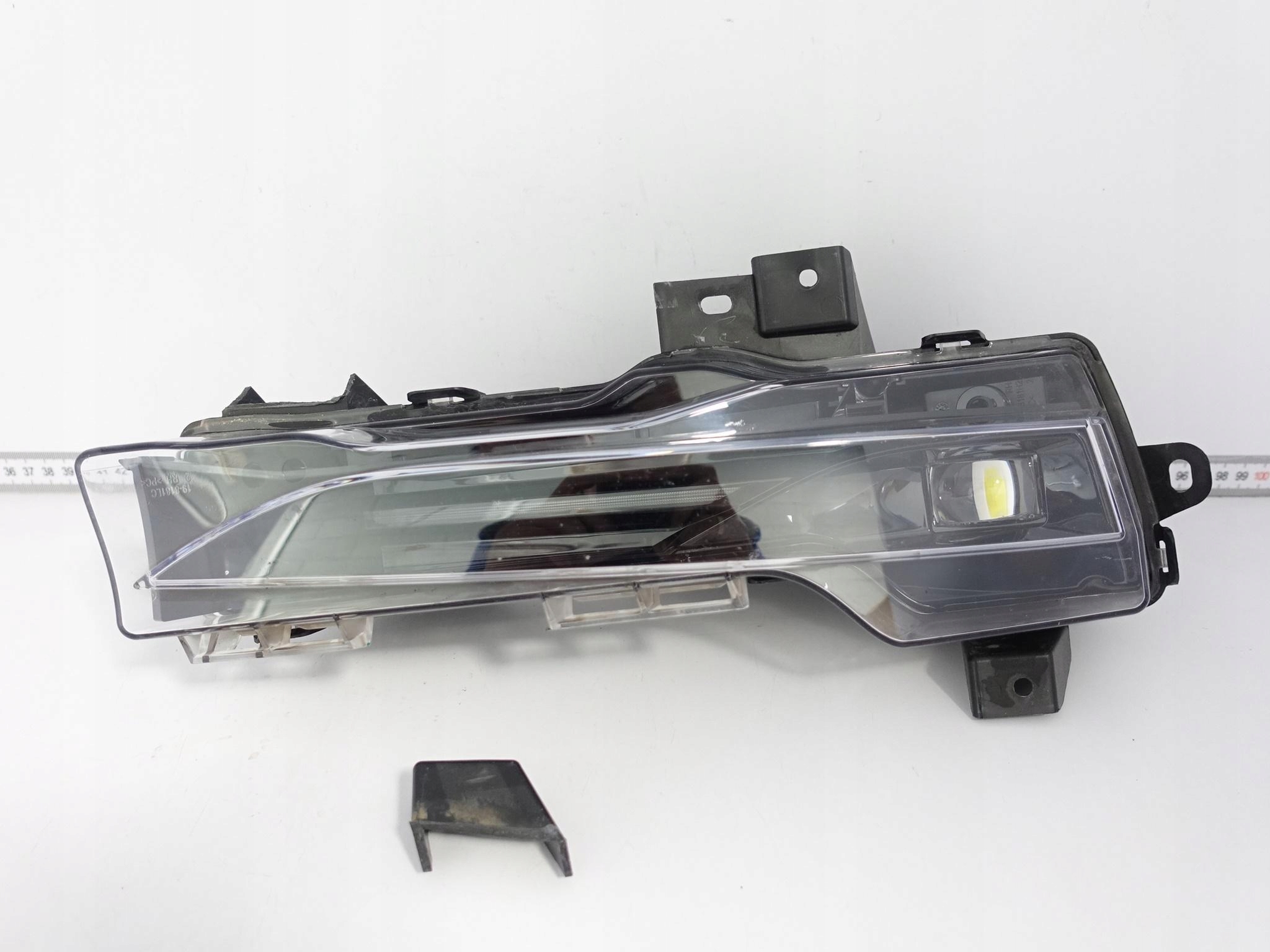 TESLA MODEL Y 3 LIFT 20- LAMPA HALOGEN LED DRL PRAWY W ZDERZAK TESLA MODEL Y 3 LIFT 20- LAMPA HALOGEN LED DRL PRAWY W ZDERZAK