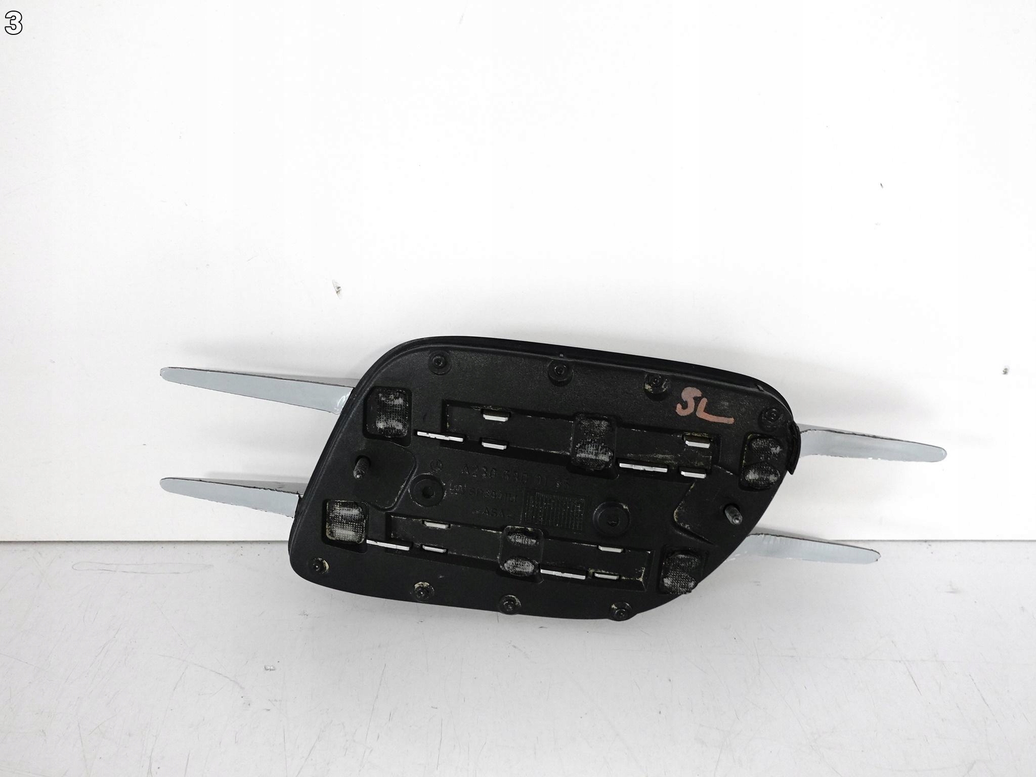 MERCEDES SL R230 01-06 KRATKA NAKŁADKA W BŁOTNIK LEWA PRZÓD A2306900136 MERCEDES SL R230 01-06 KRATKA NAKŁADKA W BŁOTNIK LEWA PRZÓD A2306900136 - obrazek 4