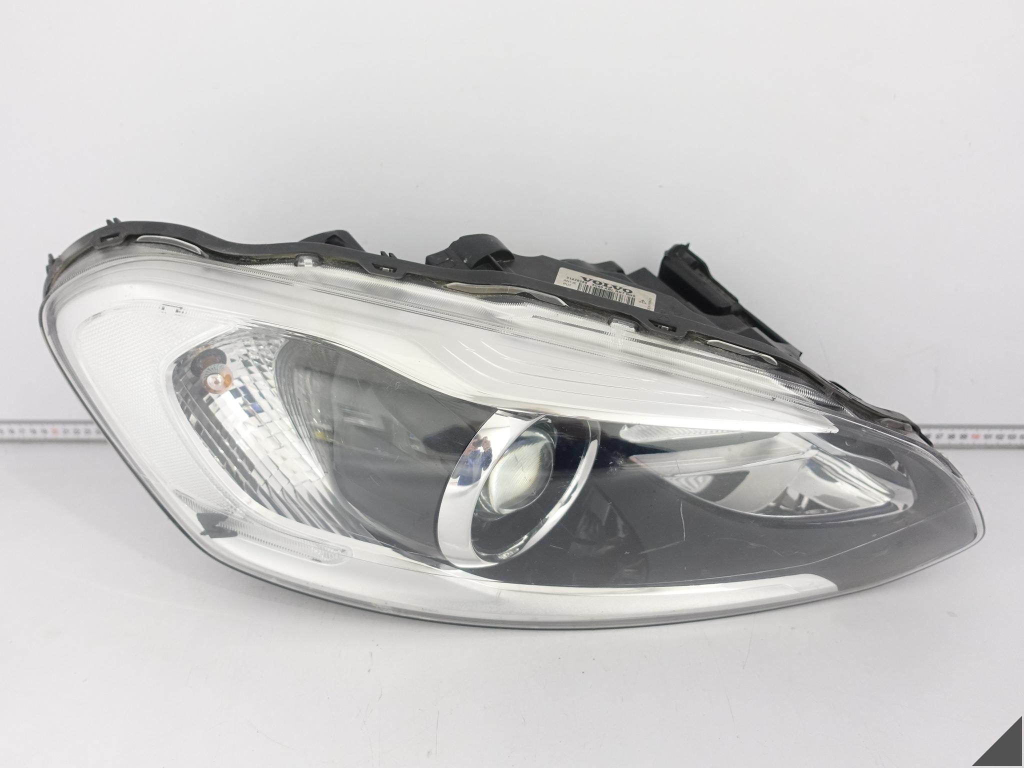 VOLVO XC60 (1 GENERACJA) LIFT 13-17 LAMPA XENON SKRĘTNY PRAWY PRZÓD EUROPA VOLVO XC60 (1 GENERACJA) LIFT 13-17 LAMPA XENON SKRĘTNY PRAWY PRZÓD EUROPA