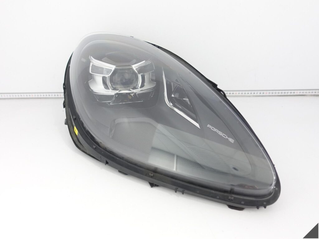PORSCHE MACAN 95B LIFT 18-22 PDLS FULL LED LAMPA PRAWA PRZÓD EUROPA *010AP*