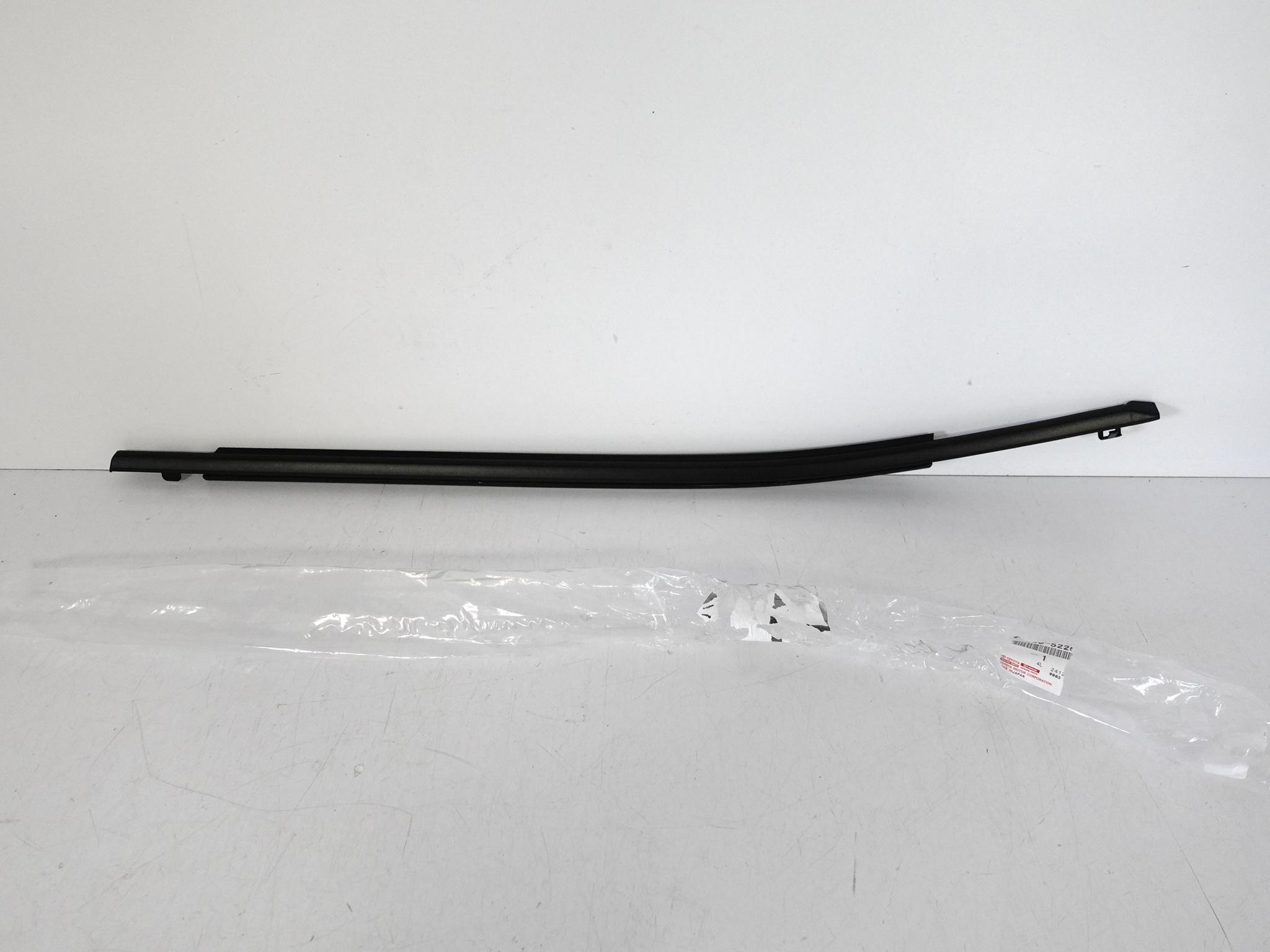 TOYOTA YARIS IV 4 19- LISTWA ZGARNIAJĄCA SZYBY DRZWI LEWA TYŁ 68230-52260 TOYOTA YARIS IV 4 19- LISTWA ZGARNIAJĄCA SZYBY DRZWI LEWA TYŁ 68230-52260