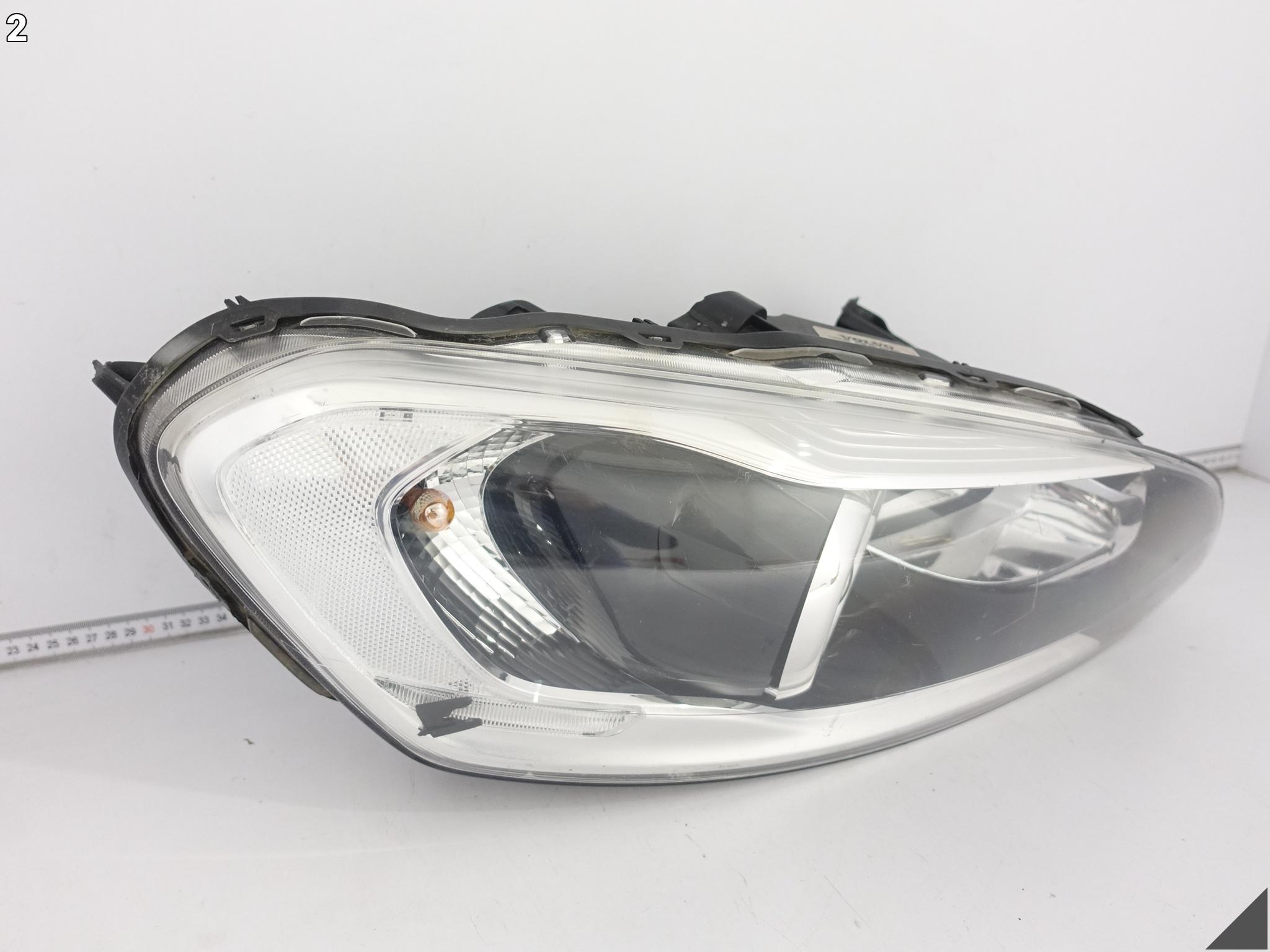 VOLVO XC60 (1 GENERACJA) LIFT 13-17 LAMPA XENON SKRĘTNY PRAWY PRZÓD EUROPA VOLVO XC60 (1 GENERACJA) LIFT 13-17 LAMPA XENON SKRĘTNY PRAWY PRZÓD EUROPA - obrazek 3