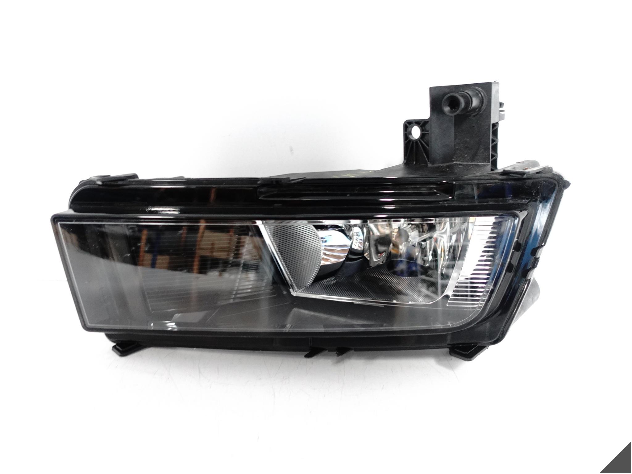 VW TOURAN II 2 5TA 15- LAMPA PRZECIWMGIELNA HALOGEN PRAWA PRZÓD VW TOURAN II 2 5TA 15- LAMPA PRZECIWMGIELNA HALOGEN PRAWA PRZÓD