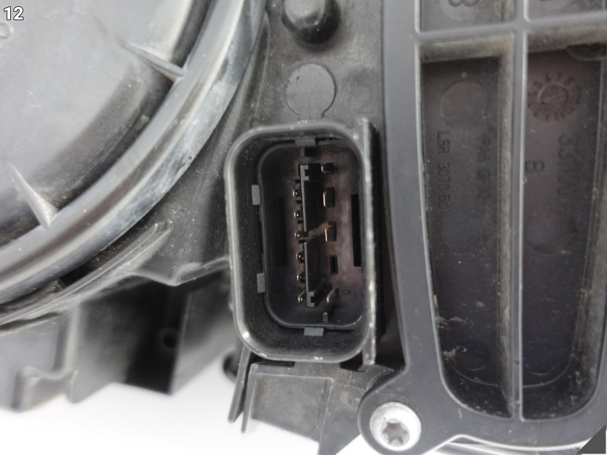 BMW 4 F32 F33 F36 M3 F80 M4 F82 13-17 LAMPA FULL LED PRAWA PRZÓD KOMPLETNA BMW 4 F32 F33 F36 M3 F80 M4 F82 13-17 LAMPA FULL LED PRAWA PRZÓD KOMPLETNA - obrazek 13