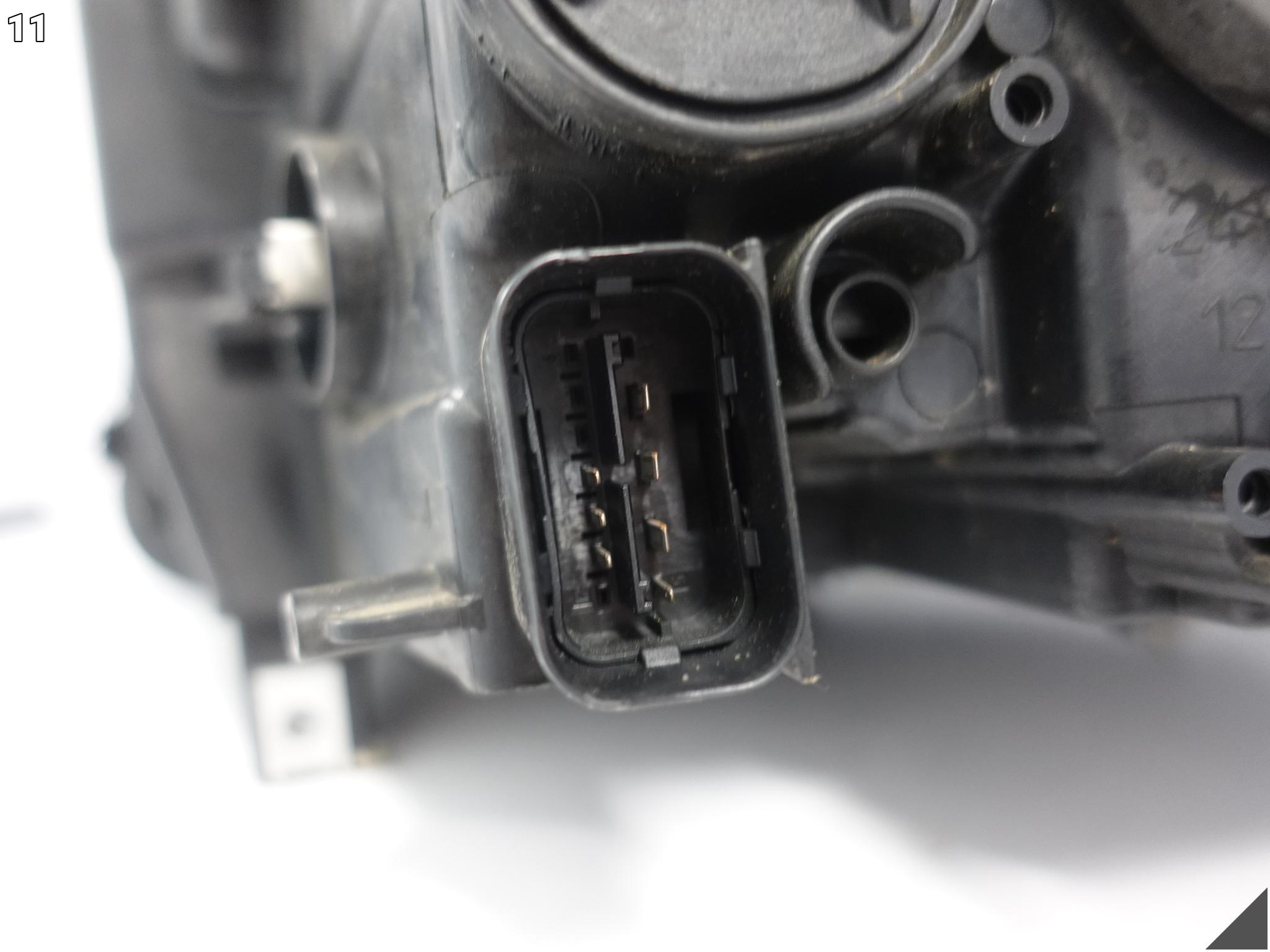 BMW 5 F10 F11 VFL 10-13 LAMPA XENON + LED NIESKRĘTNA PRAWA PRZÓD EUROPA BMW 5 F10 F11 VFL 10-13 LAMPA XENON + LED NIESKRĘTNA PRAWA PRZÓD EUROPA - obrazek 12