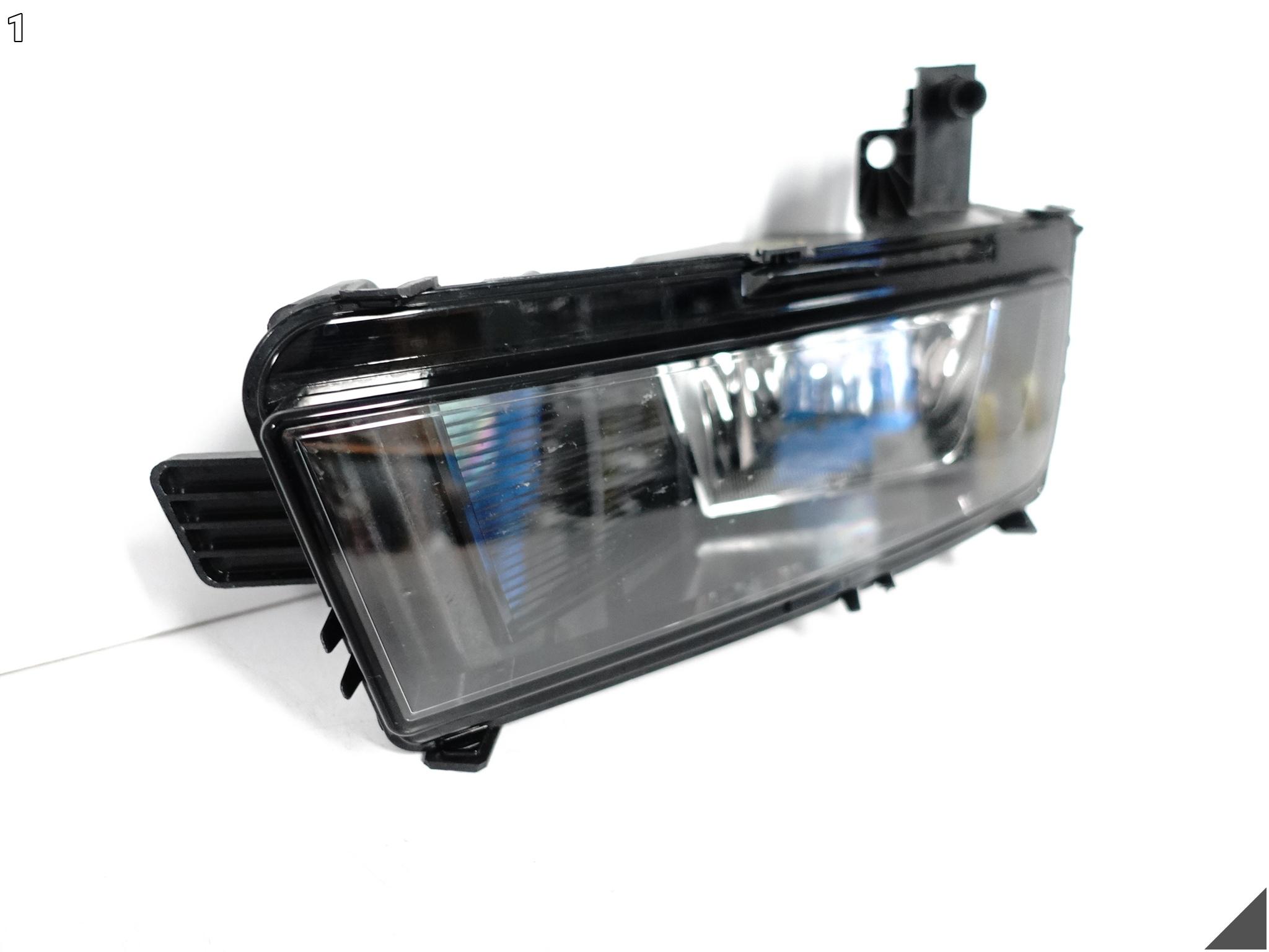 VW TOURAN II 2 5TA 15- LAMPA PRZECIWMGIELNA HALOGEN PRAWA PRZÓD VW TOURAN II 2 5TA 15- LAMPA PRZECIWMGIELNA HALOGEN PRAWA PRZÓD - obrazek 2