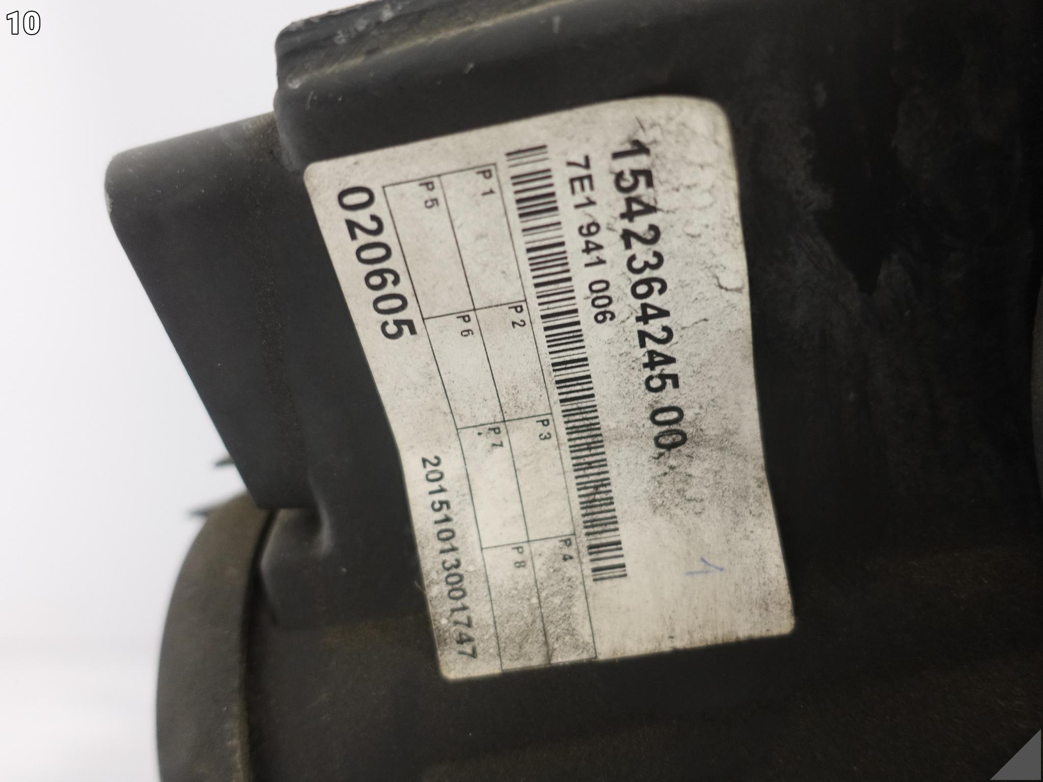 VW T6 TRANSPORTER MULTIVAN 7E1 15-19 LAMPA ZWYKŁA H7 HALOGEN LEWA PRZÓD EU VW T6 TRANSPORTER MULTIVAN 7E1 15-19 LAMPA ZWYKŁA H7 HALOGEN LEWA PRZÓD EU - obrazek 11