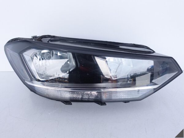 VW TOURAN 5TB (II GENERACJA) 15- LAMPA ZWYKŁA HALOGEN PRAWA PRZÓD EUROPA