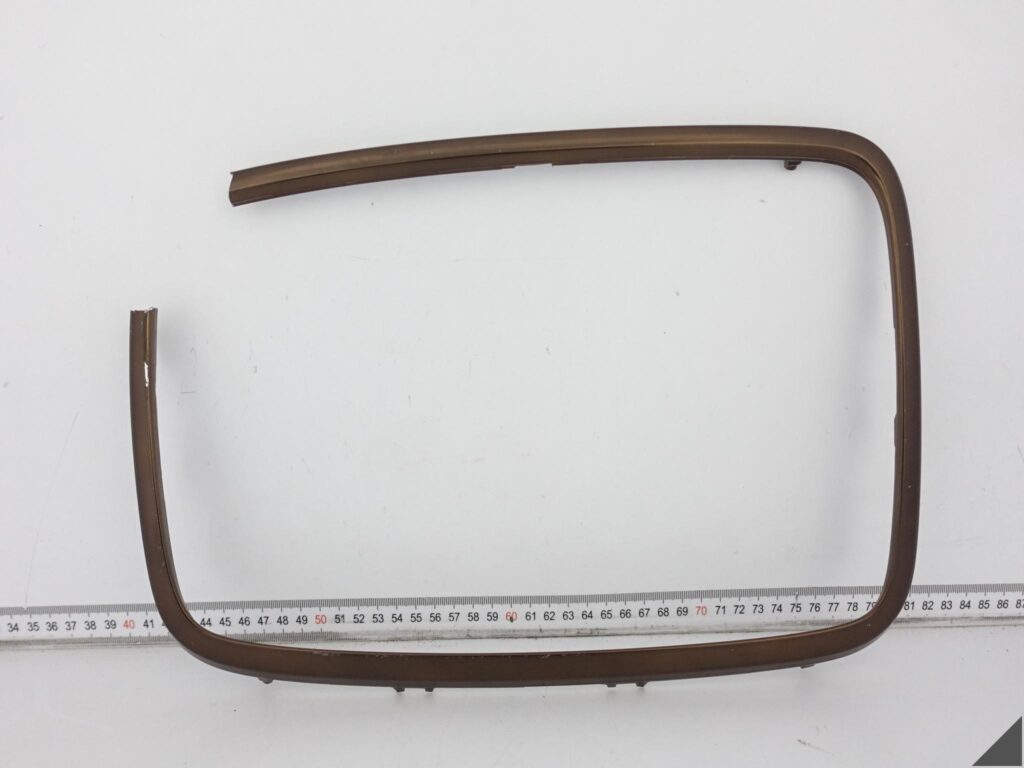 HYUNDAI STARIA 21- KRATKA RAMKA LISTWA OBUDOWA OBWÓDKA LAMPA PRAWA PRZÓD